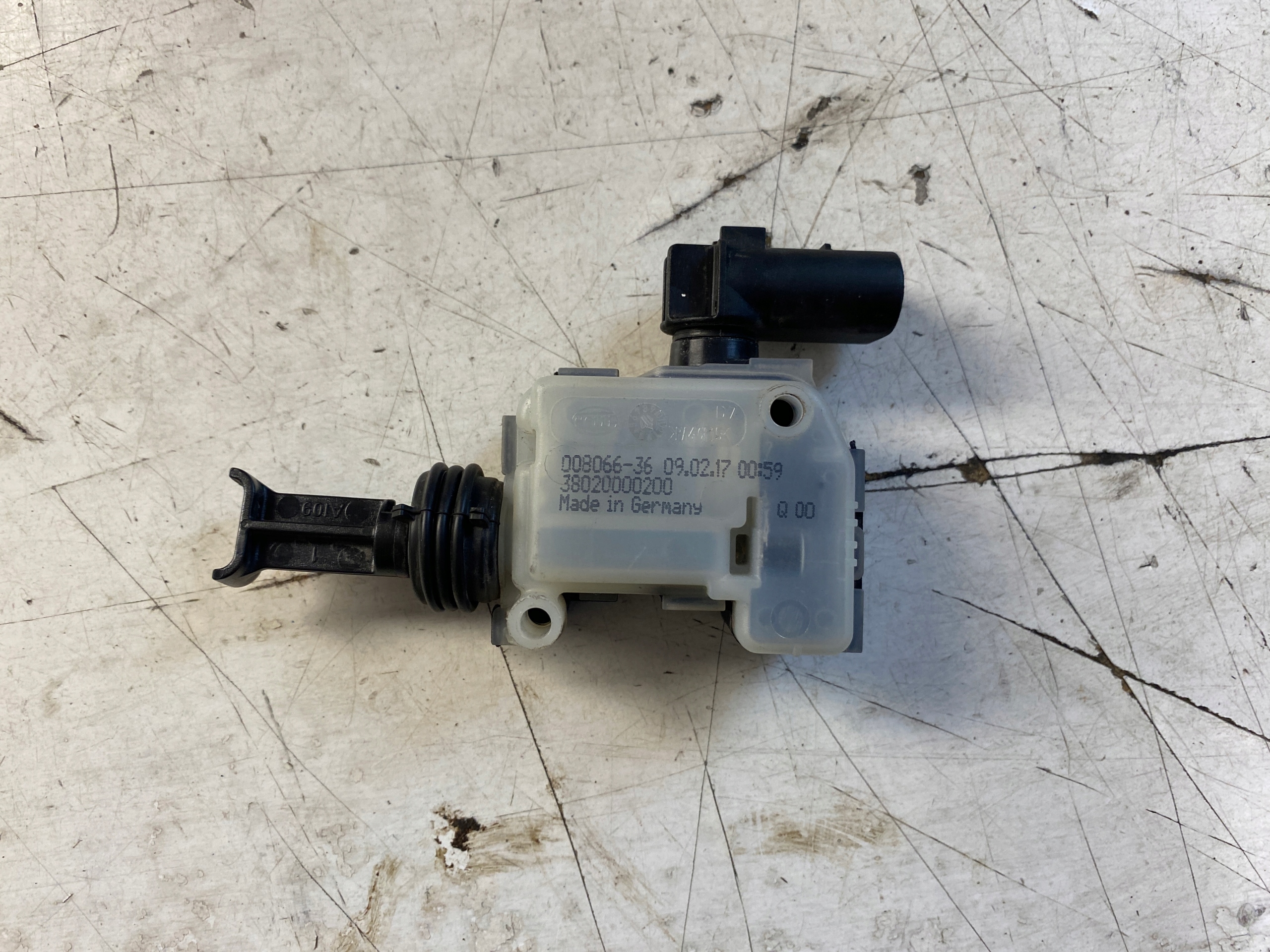 38020000200 - BMW i3 привод капота 7299166