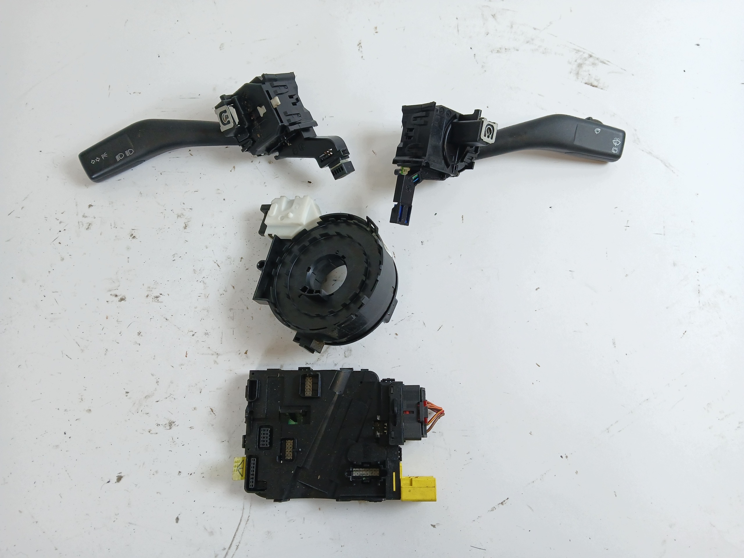 SKODA OCTAVIA II GOLF V commande levier commodo sous volant 1K0953549AE 1K0959653C