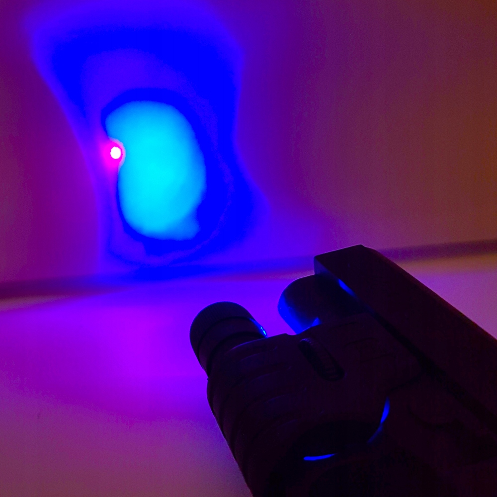 PISTOLET NA KULKI FIVE-SEVEN FN57 Z LASEREM I NIEBIESKĄ LATARKĄ REPLIKA ASG Kolor czarny