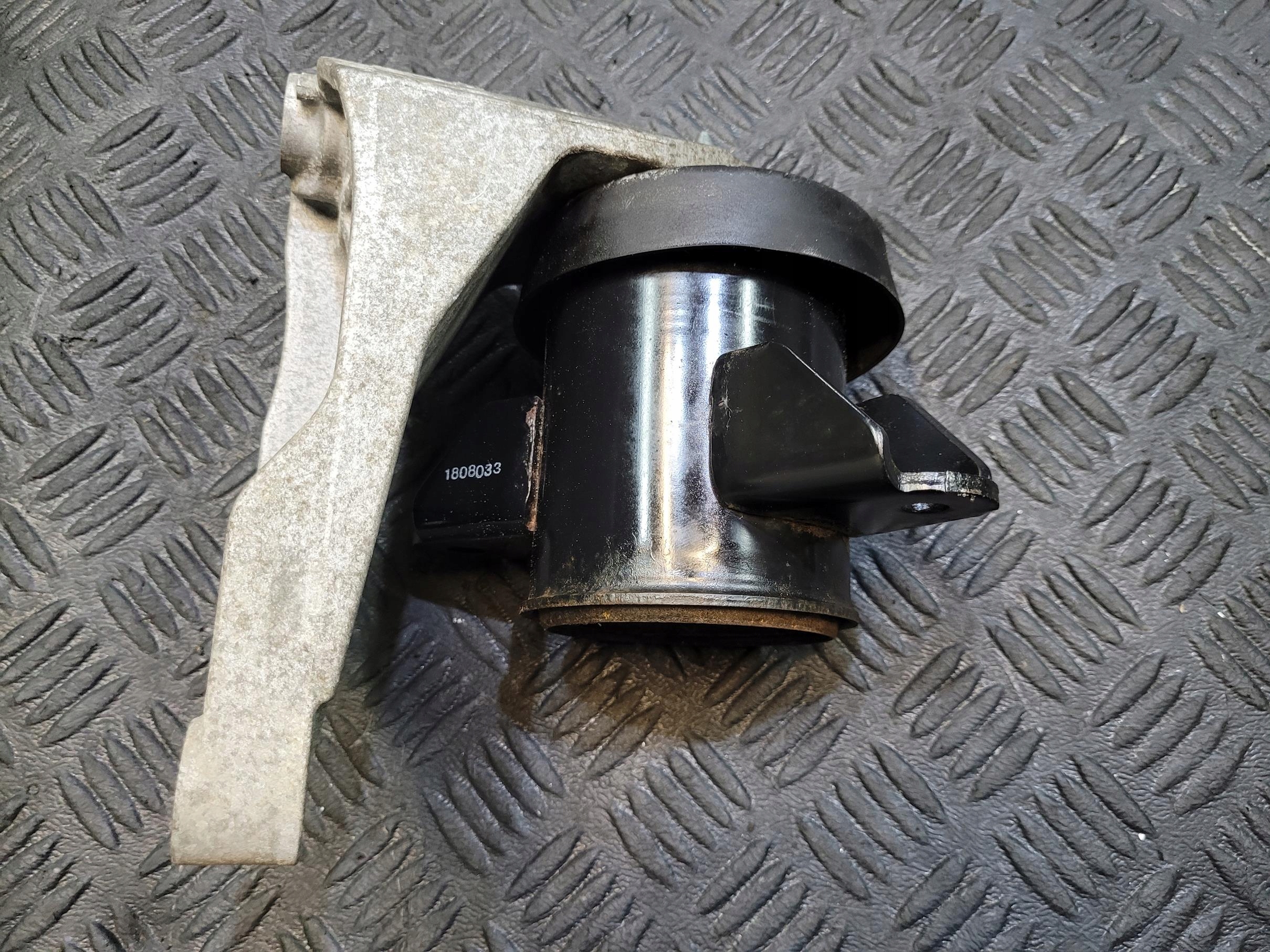 holder engine mount right NISSAN LEAF II ZE1