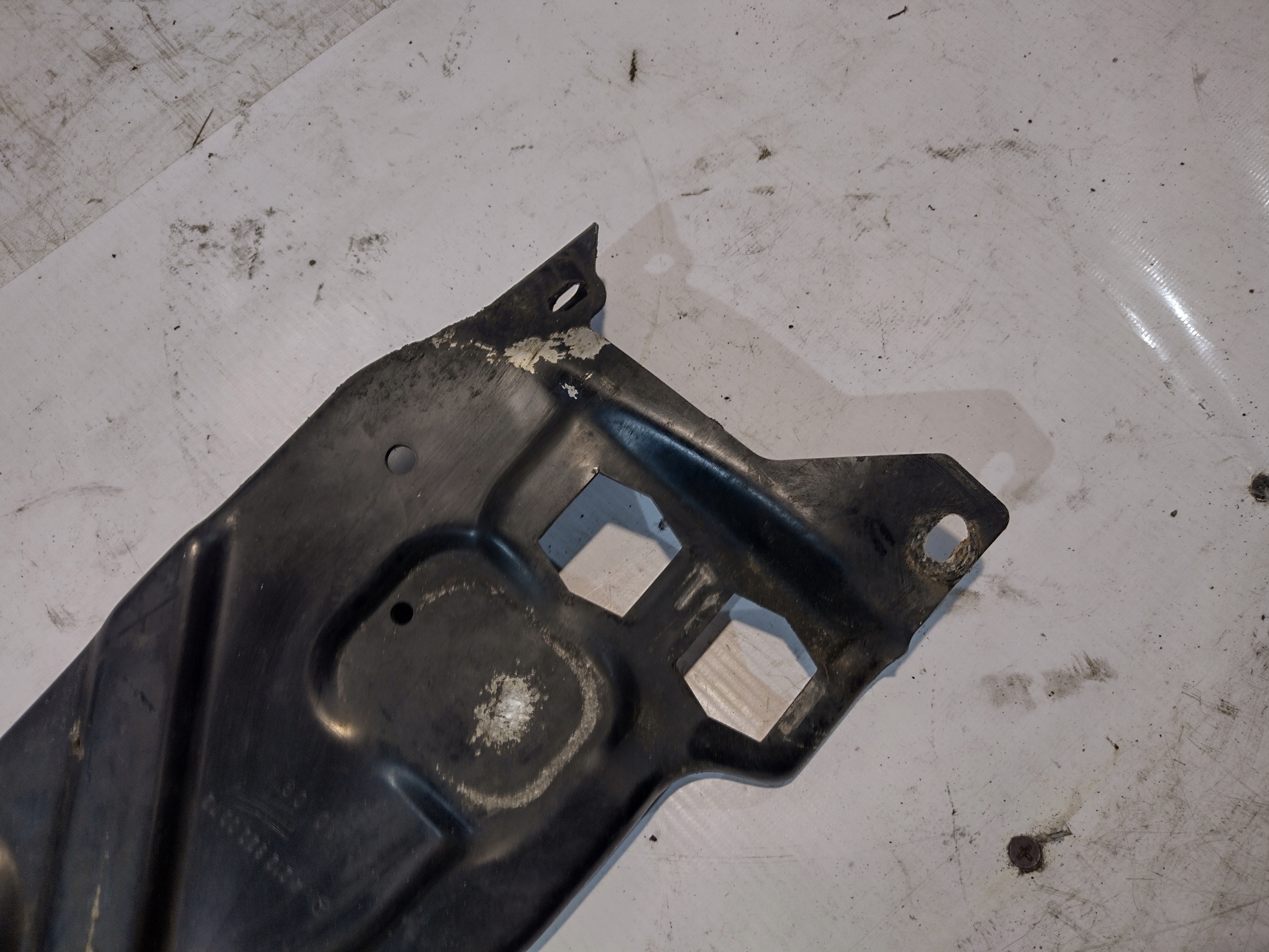 support panel for radiators upper Mercedes W212 sedan 2,2CDI A2126200072