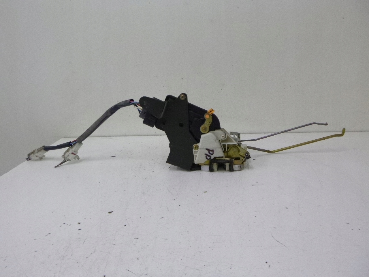 lock door front right Suzuki Liana sedan 05r.
