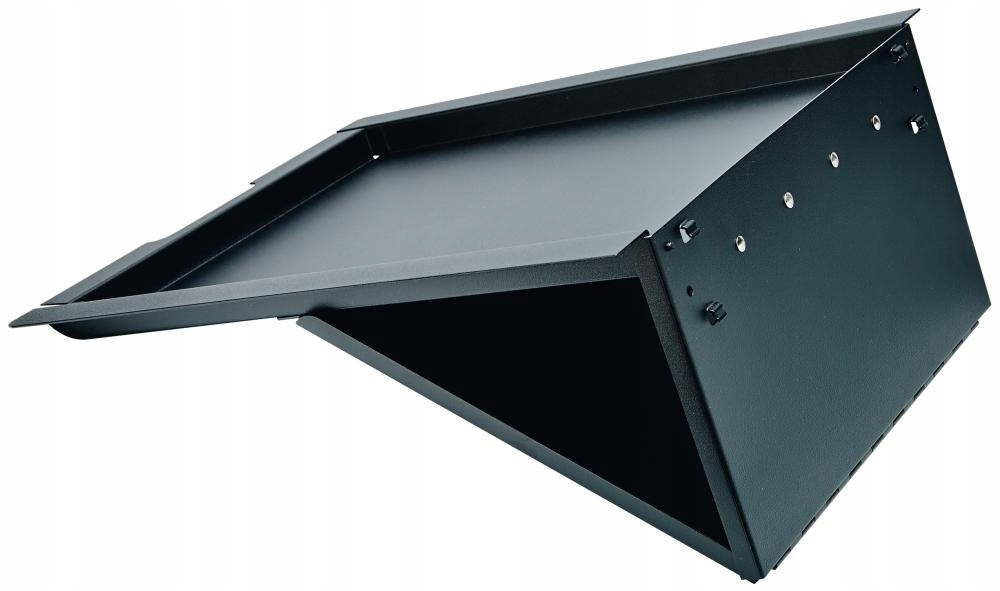 Polka, složená do dílenského vozíku