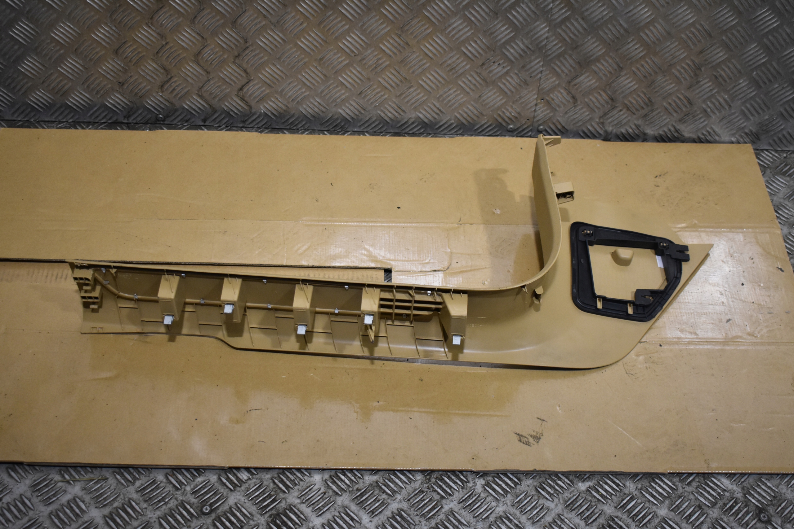 moulding cap threshold front right PORSCHE PANAMERA 971 LUXORY BEIGE 1