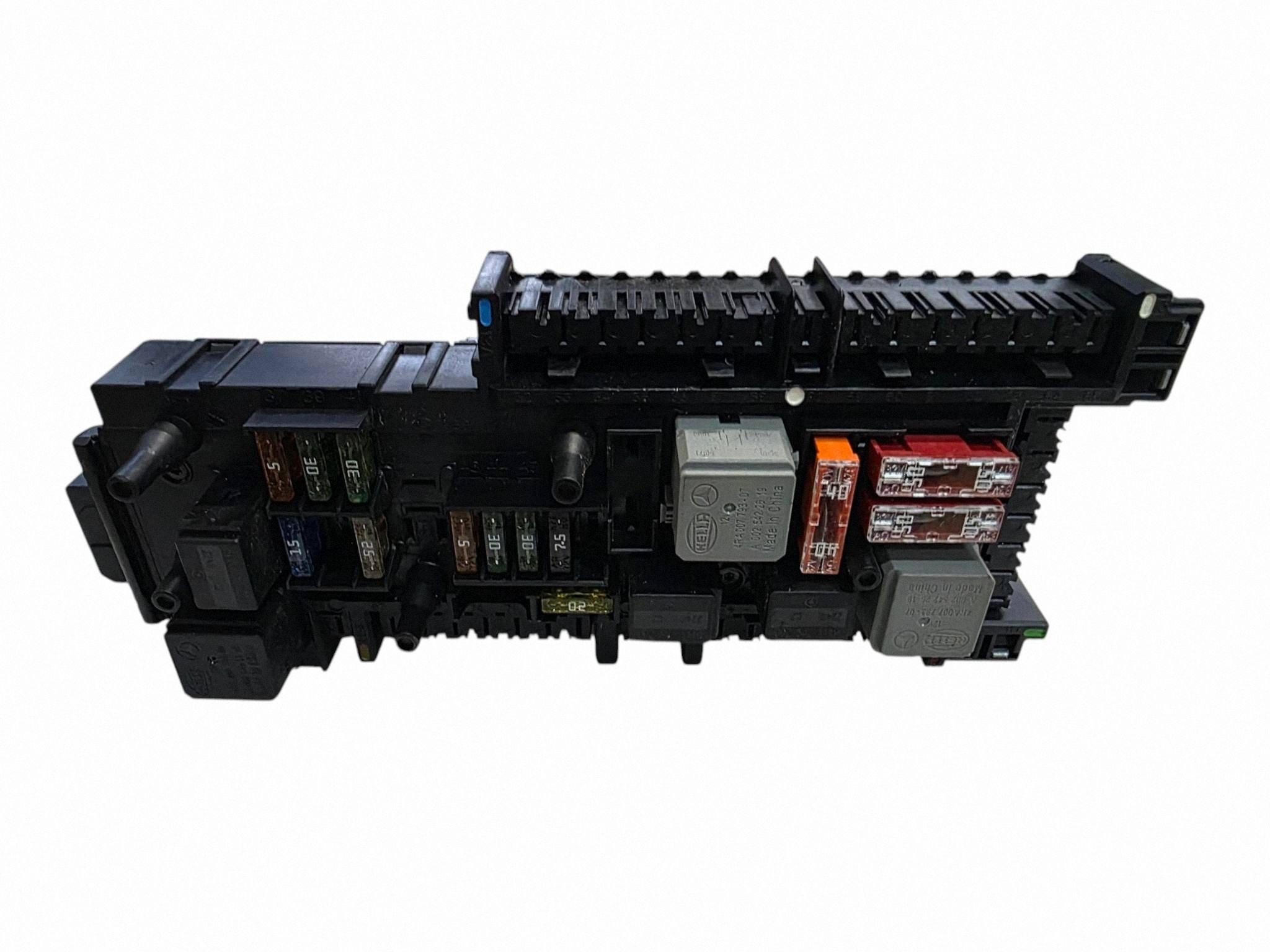 Module SAM Module fusibles MERCEDES C-KLASA W204 LIFT A2049005003