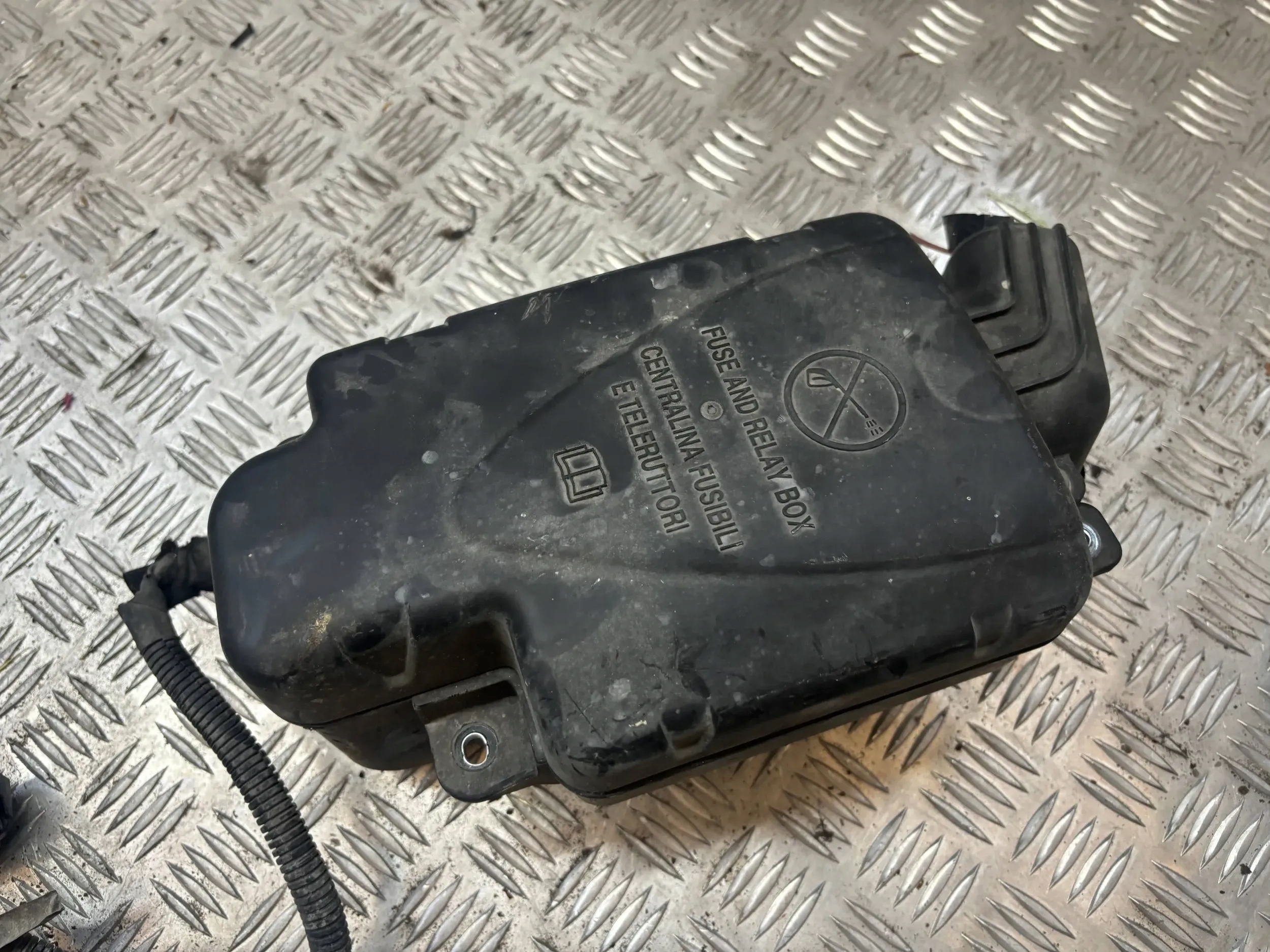 SKRZYNKA BEZPIECZNIKÓW ALFA ROMEO MITO