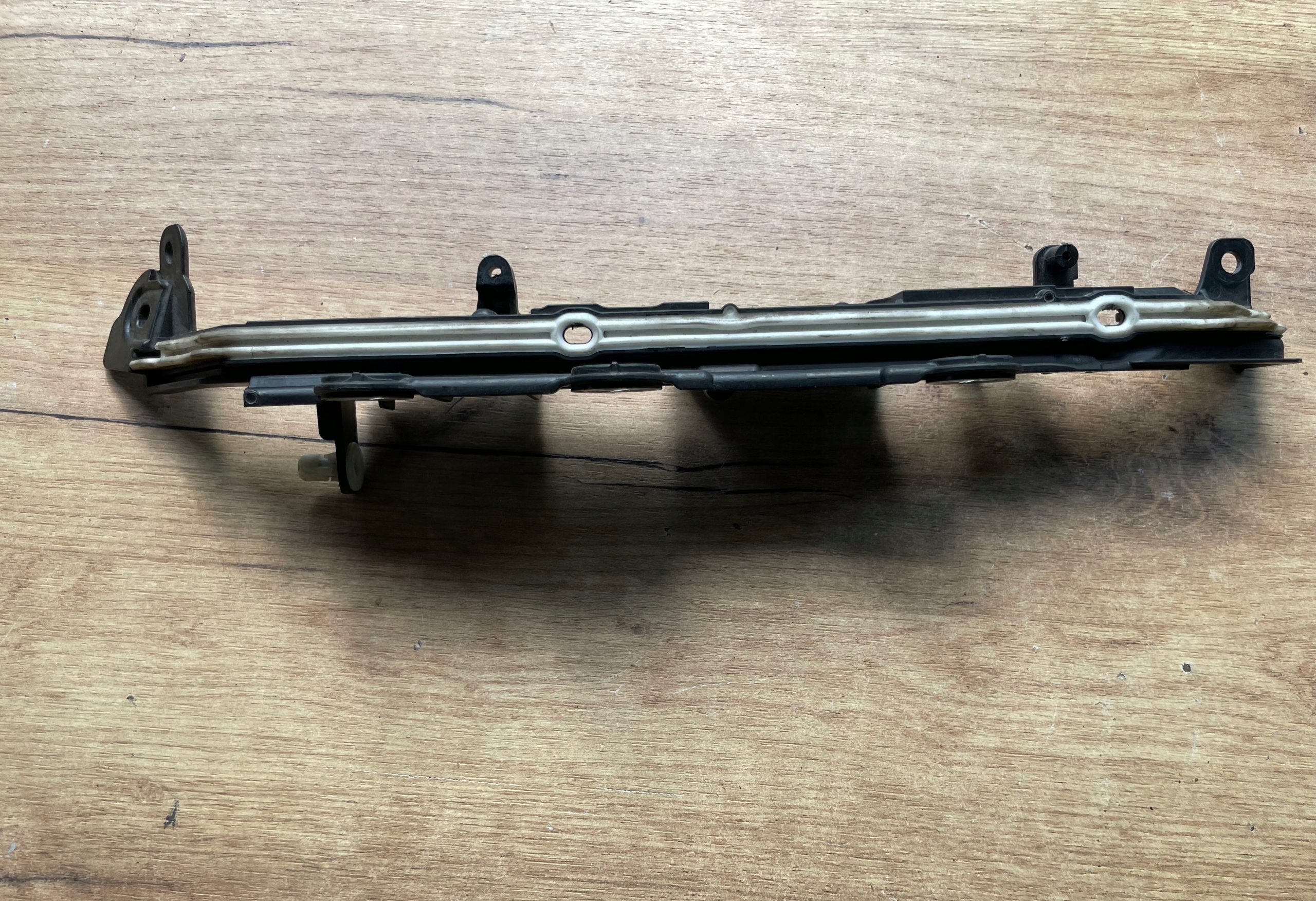BMW G11 G12 G30 console under the window right 9334788