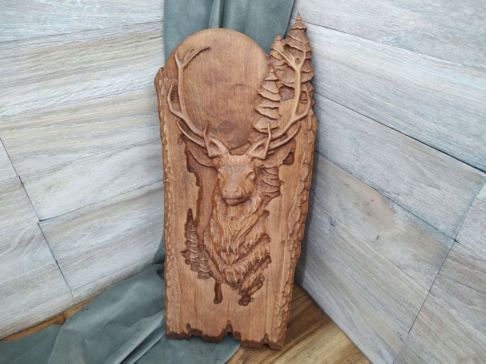 Dřevěný obraz Jelen řebříčkový jako dárek pro lovce 40cm