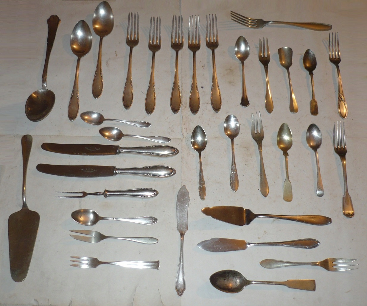Oryginalny stary zestaw sztućców.