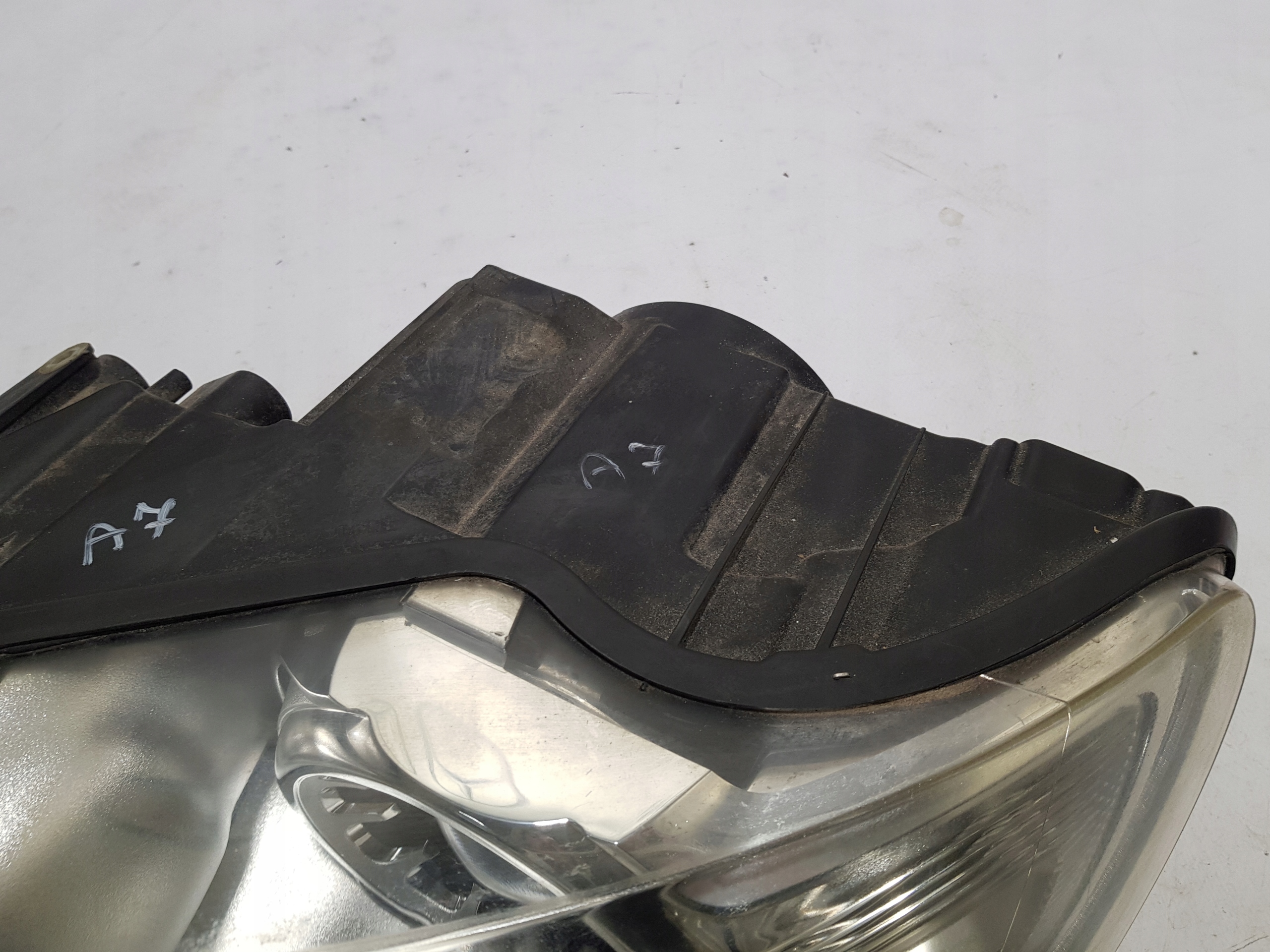 VW TOUAREG LIFT 7L light left front H7 UK