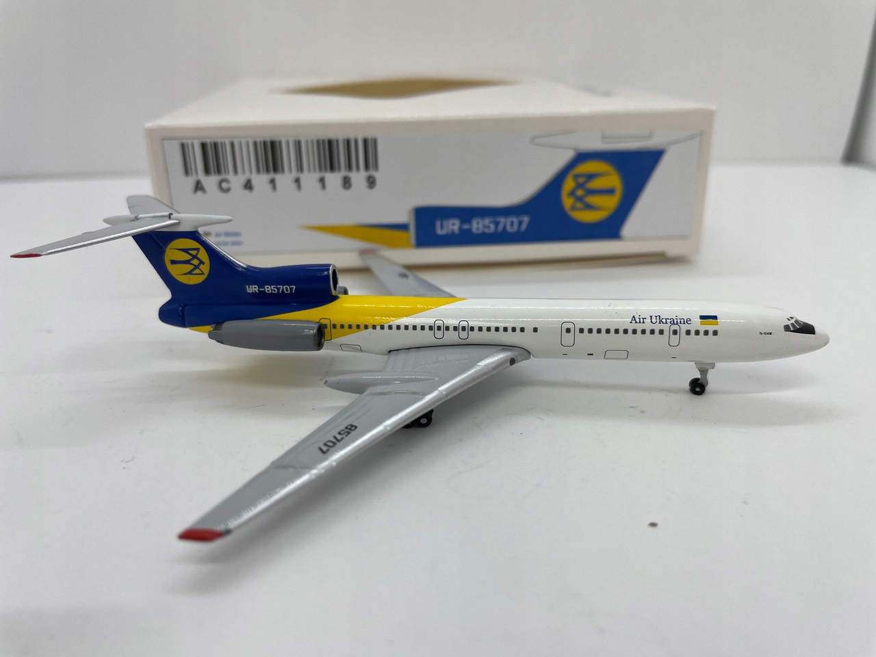 Model letadla Tupolev TU-154M Air Ukraine 1:400