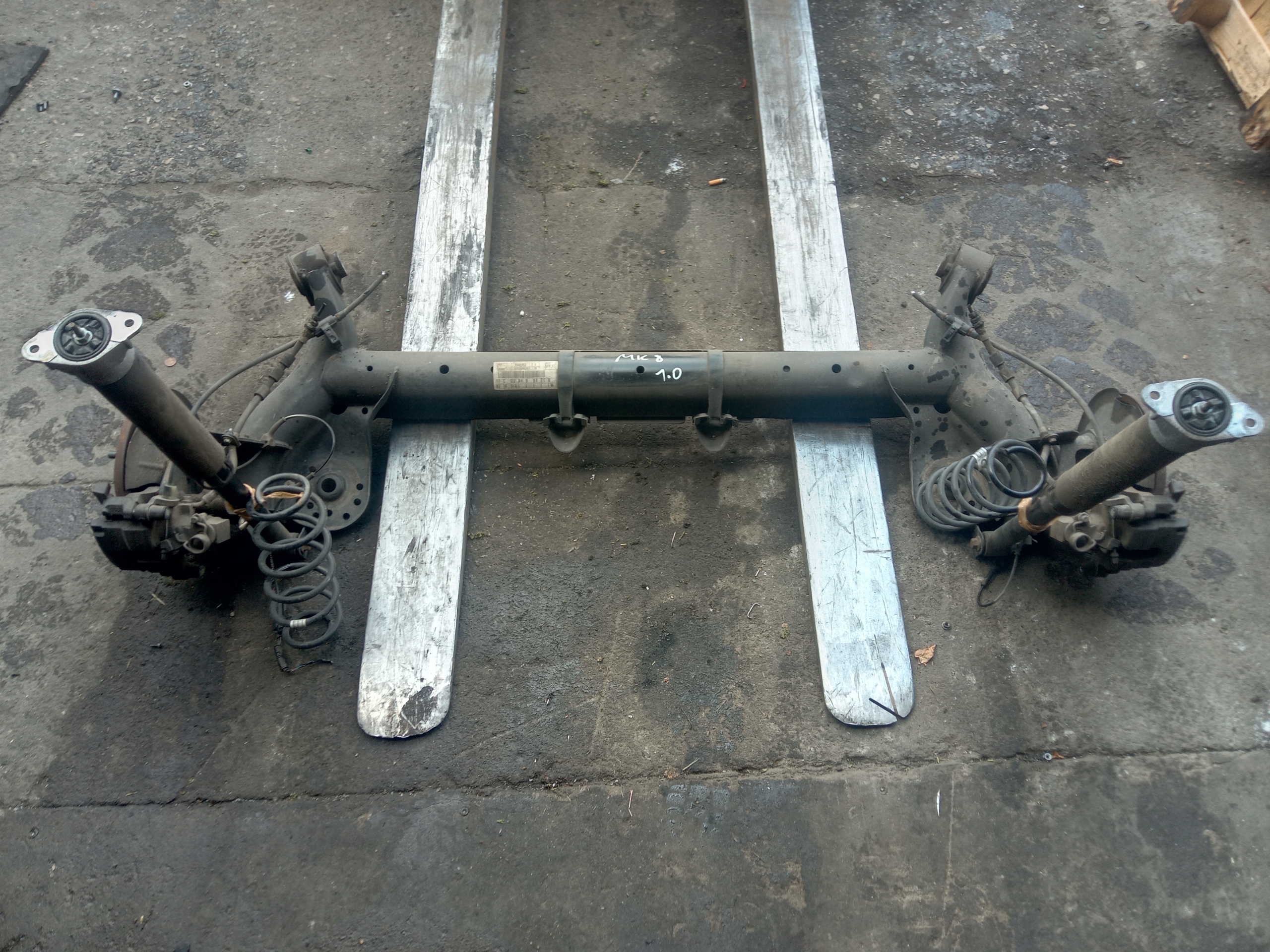 FORD FIESTA MK8 ZAWIESZENIE TYŁ TYLNE OŚ TARCZE