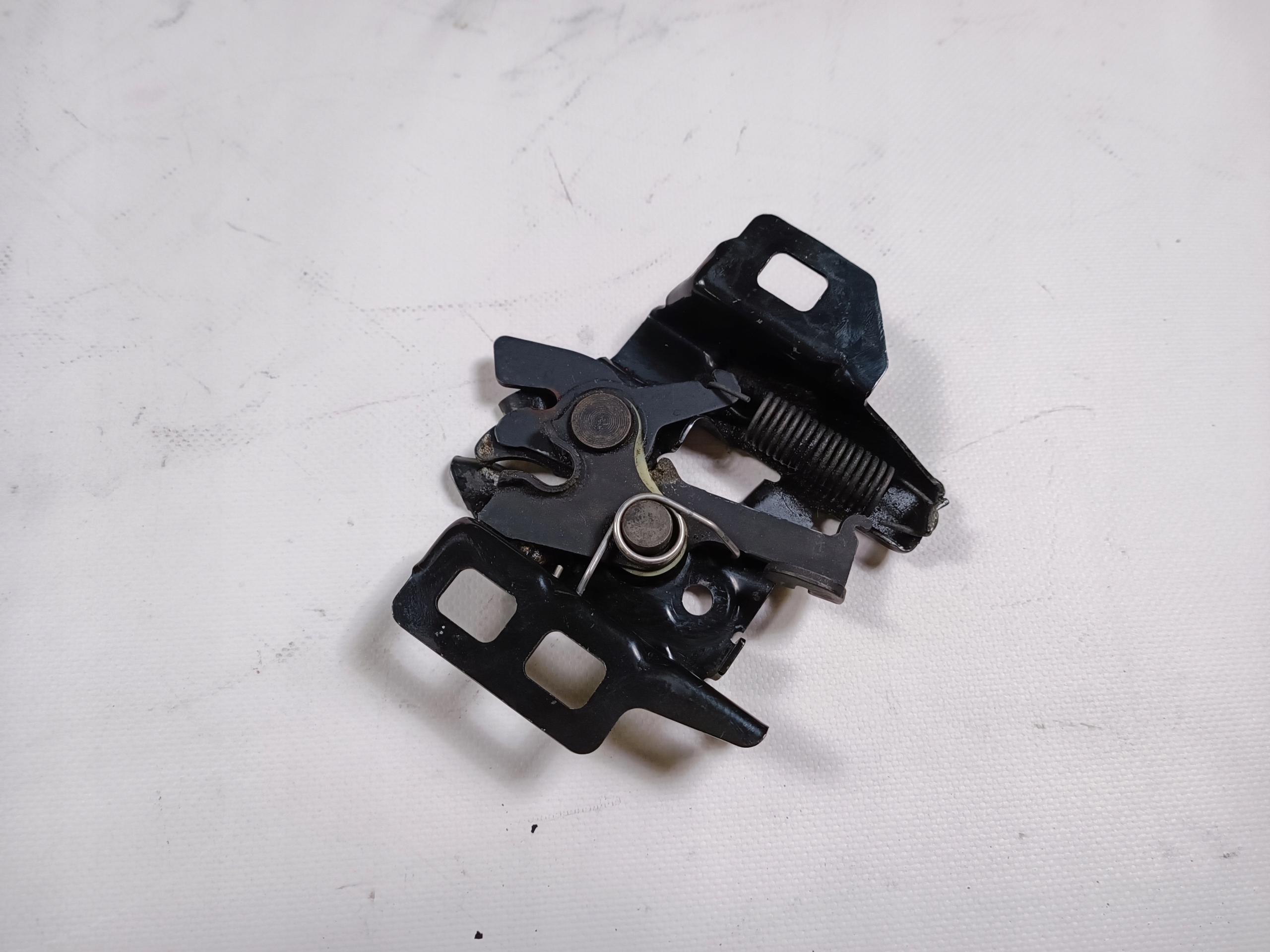 bonnet latch lock of the engine right Chevrolet Corvette C5