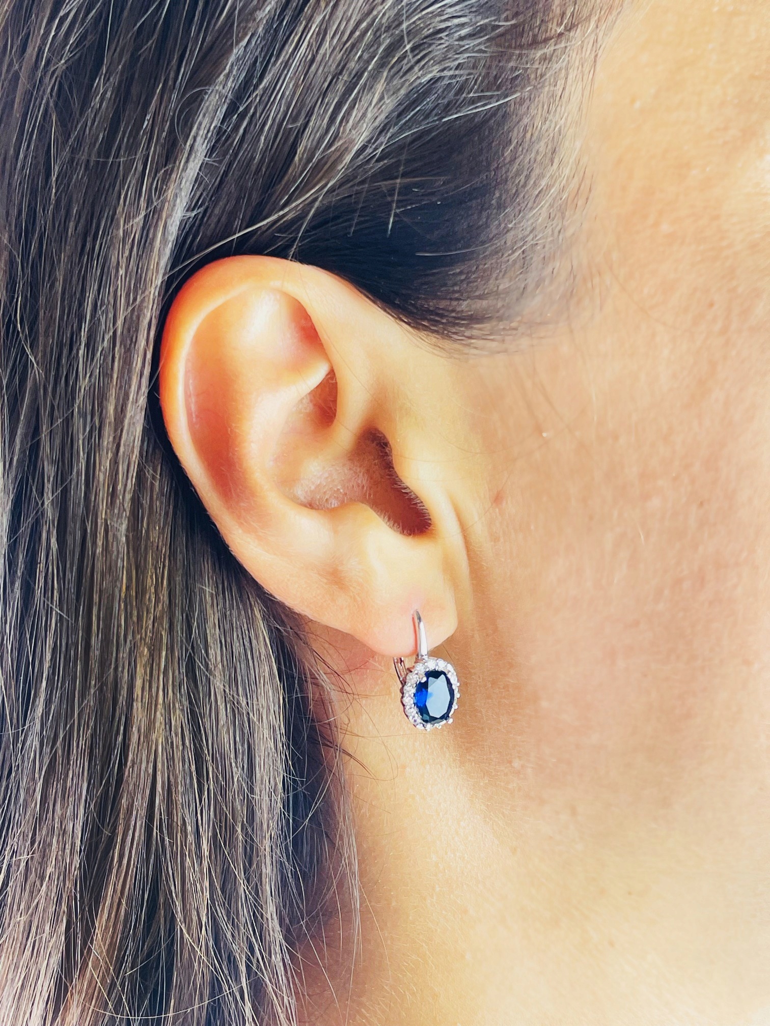 Stříbrné náušnice oválné se safírovými zirkony karmínová barva