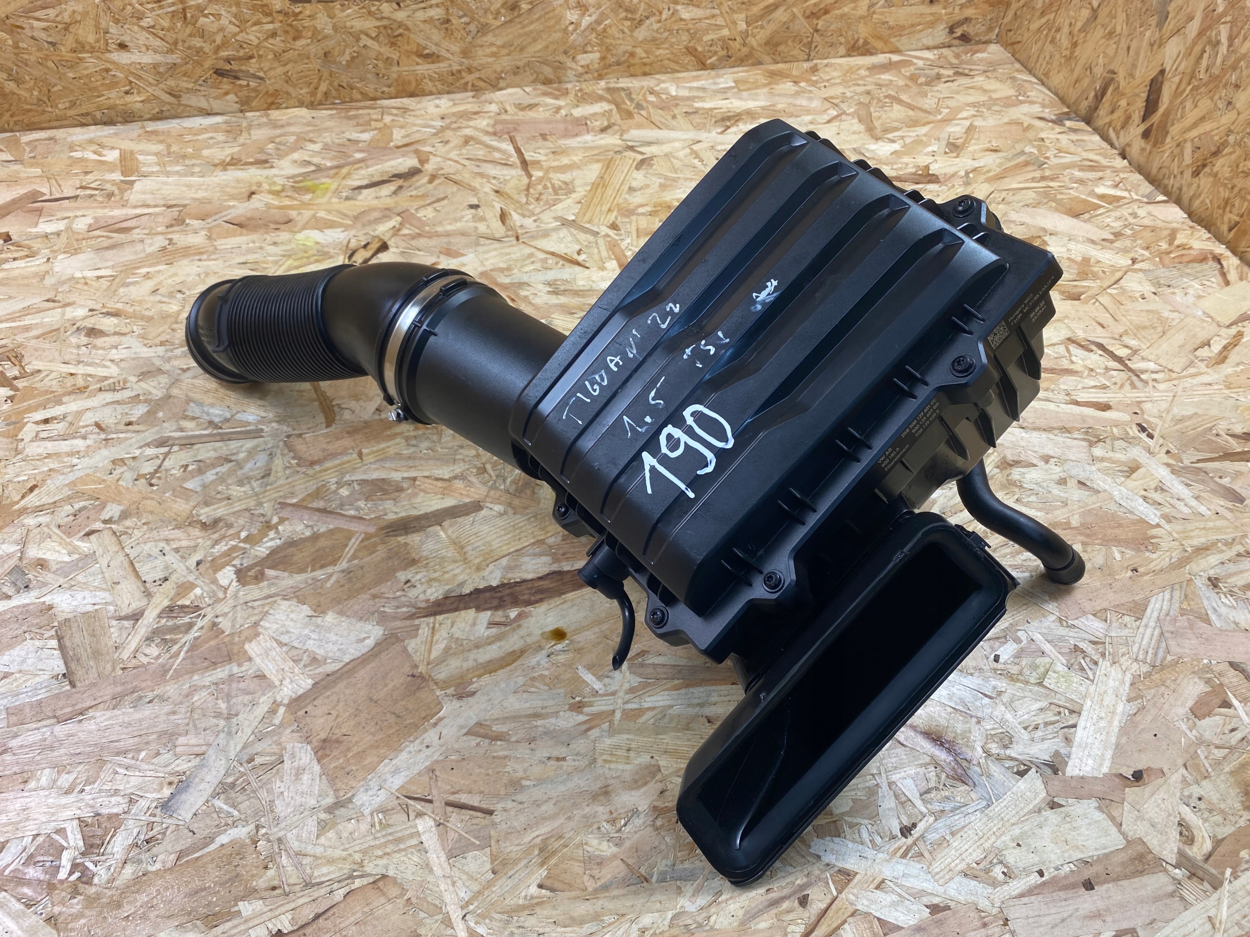 5Q0129601CC - КОРПУС ВОЗДУШНОГО ФИЛЬТРА VW TIGUAN II 1.5 LIFT 20-