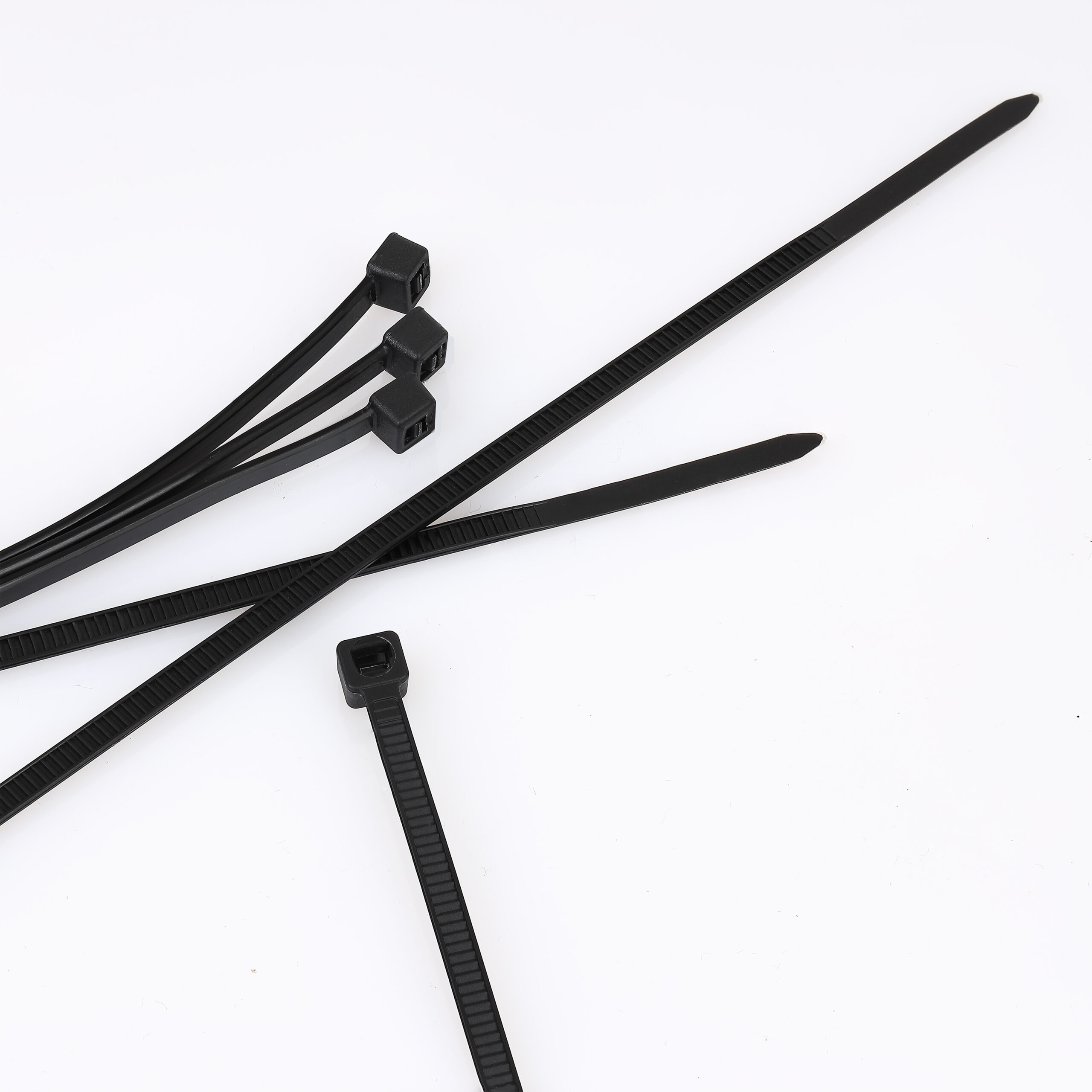 Opaski kablowe zaciskowe zipy trytki opaska czarna 3,6 x 200mm - 100szt Marka inna