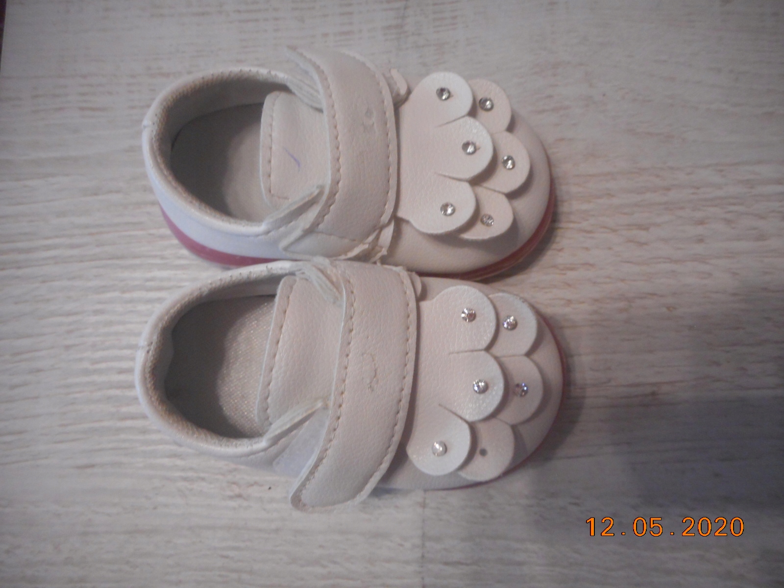 Śliczne buciki dla malutkiej dziewczynki rozm 15 Bohater brak
