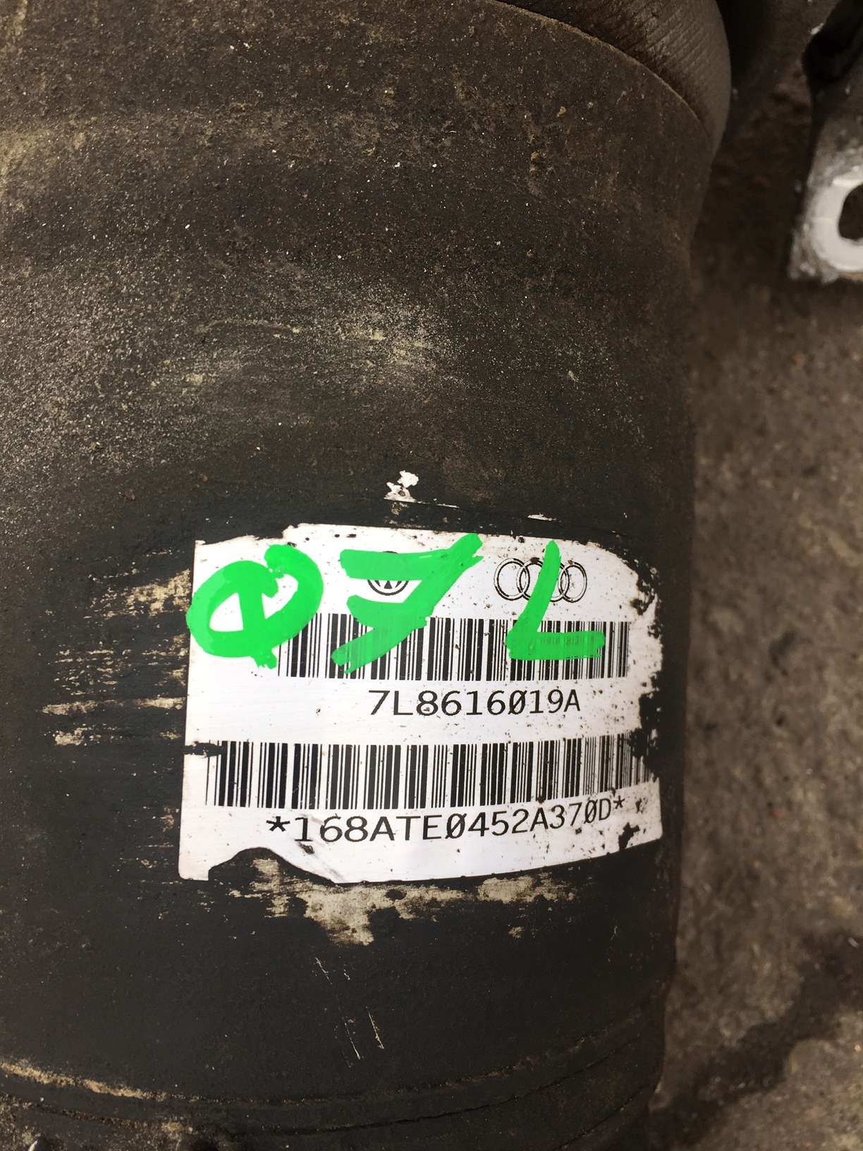 AUDI Q7 4L shock absorber PNEUMATYCZNY left rear part