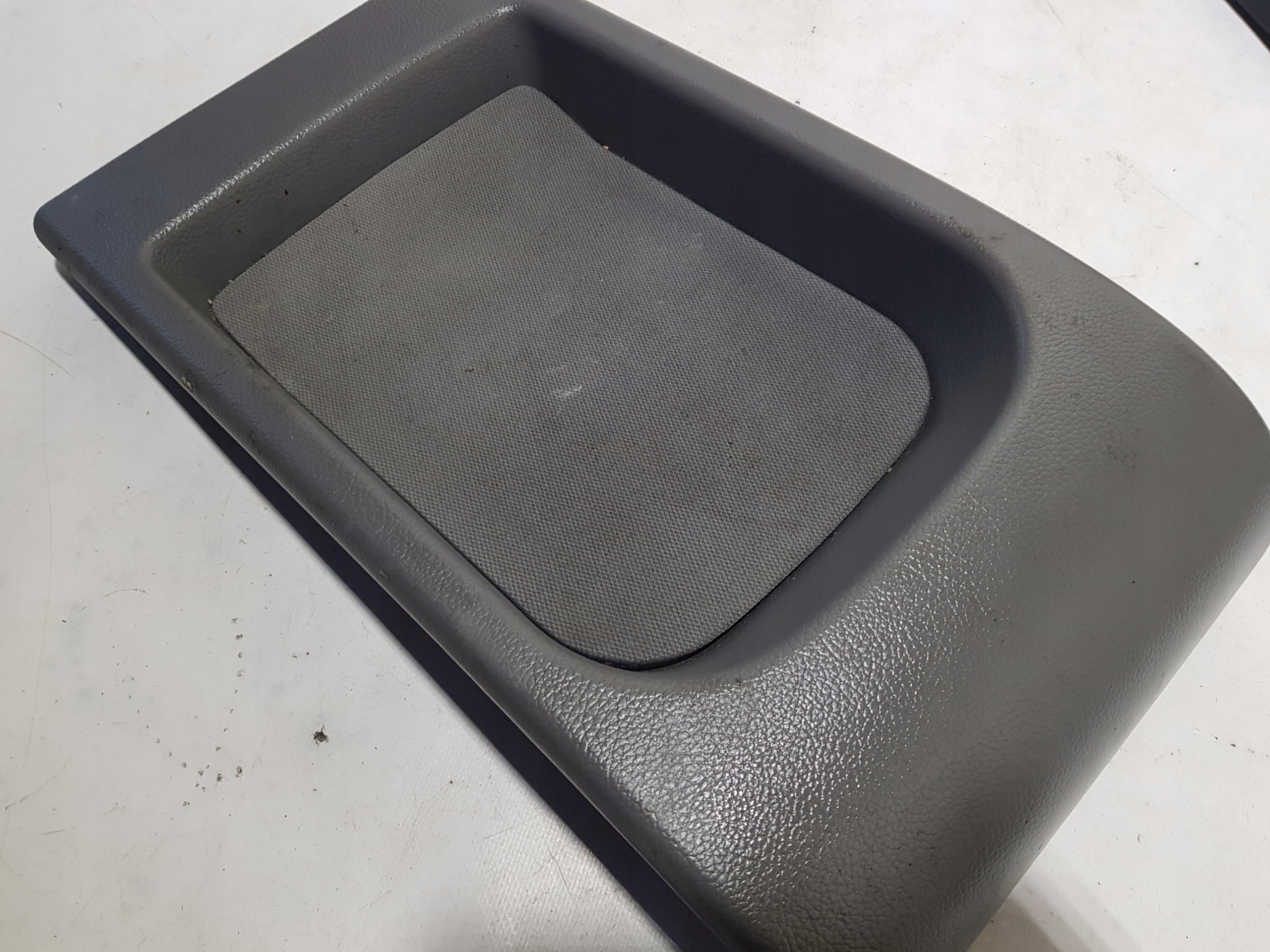 Handschuhfach mitte KANAPY heck TUNEL mitte MERCEDES W209 COUPE 2098400274