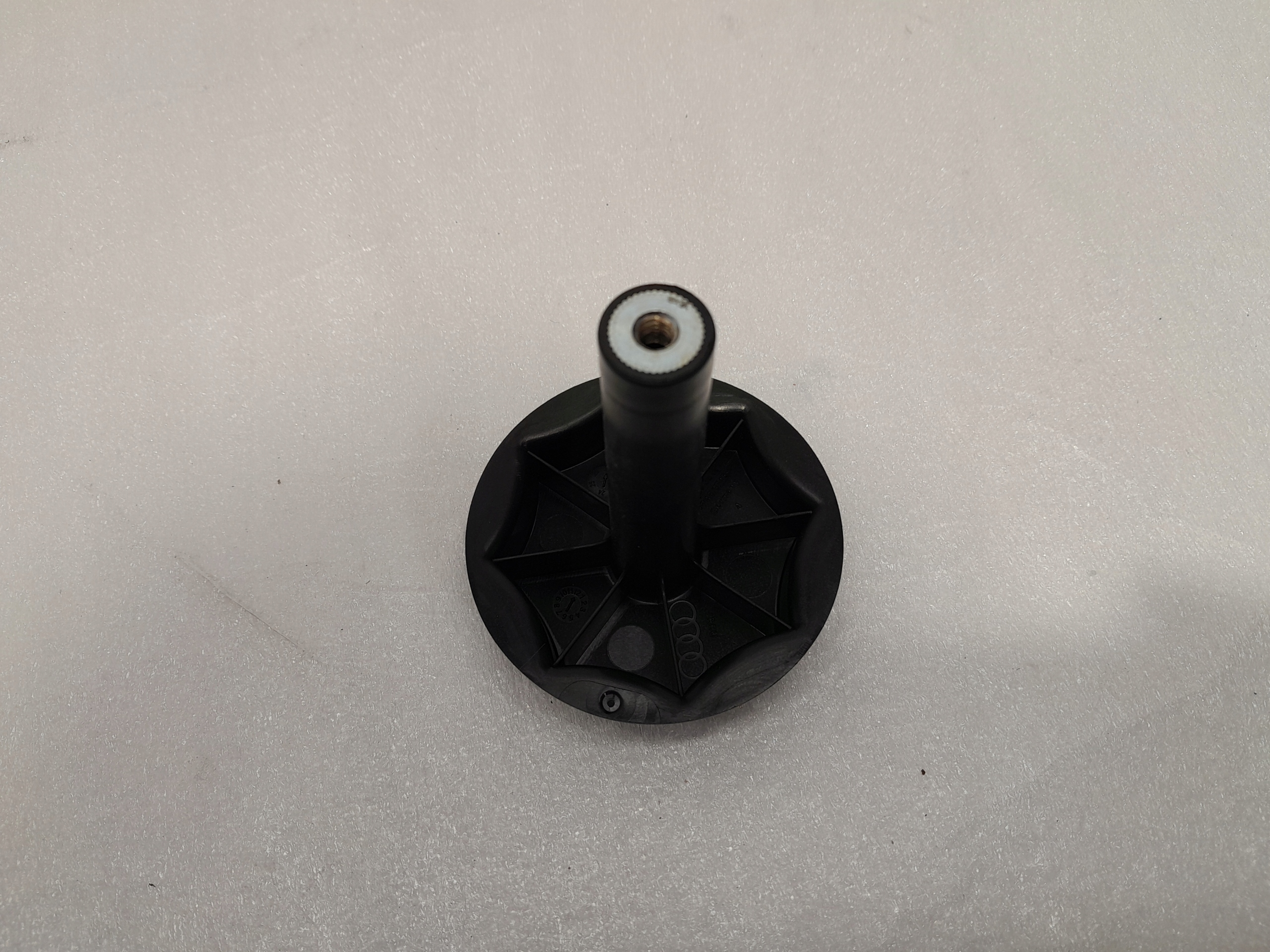 AUDI A4 B9 LIFT Vis Support plaque Roues de la roue de secours 8W9863695A