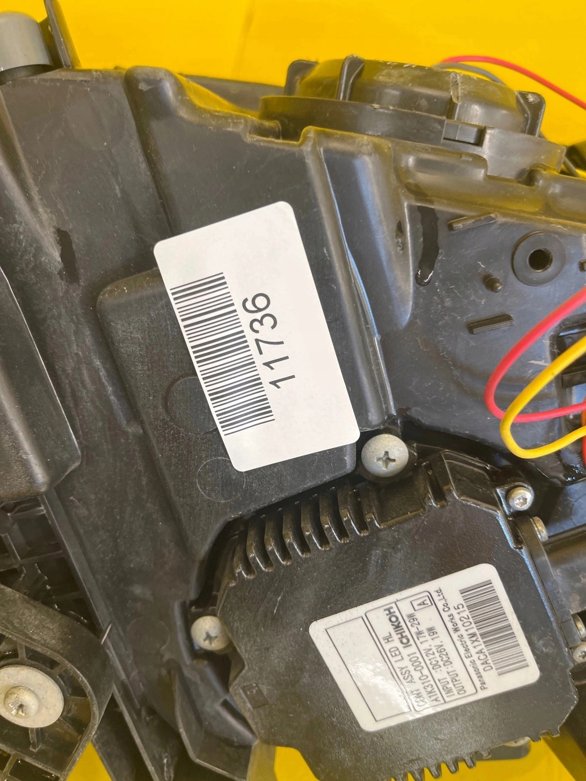 light right Nissan LEAF and 11-17