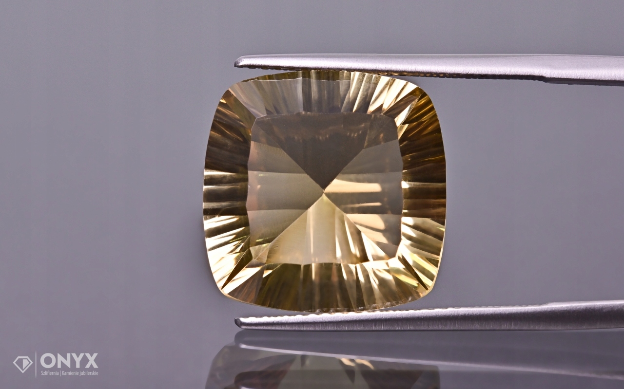 Křemen medový fazetovaný cushion 15,5x15,5 mm