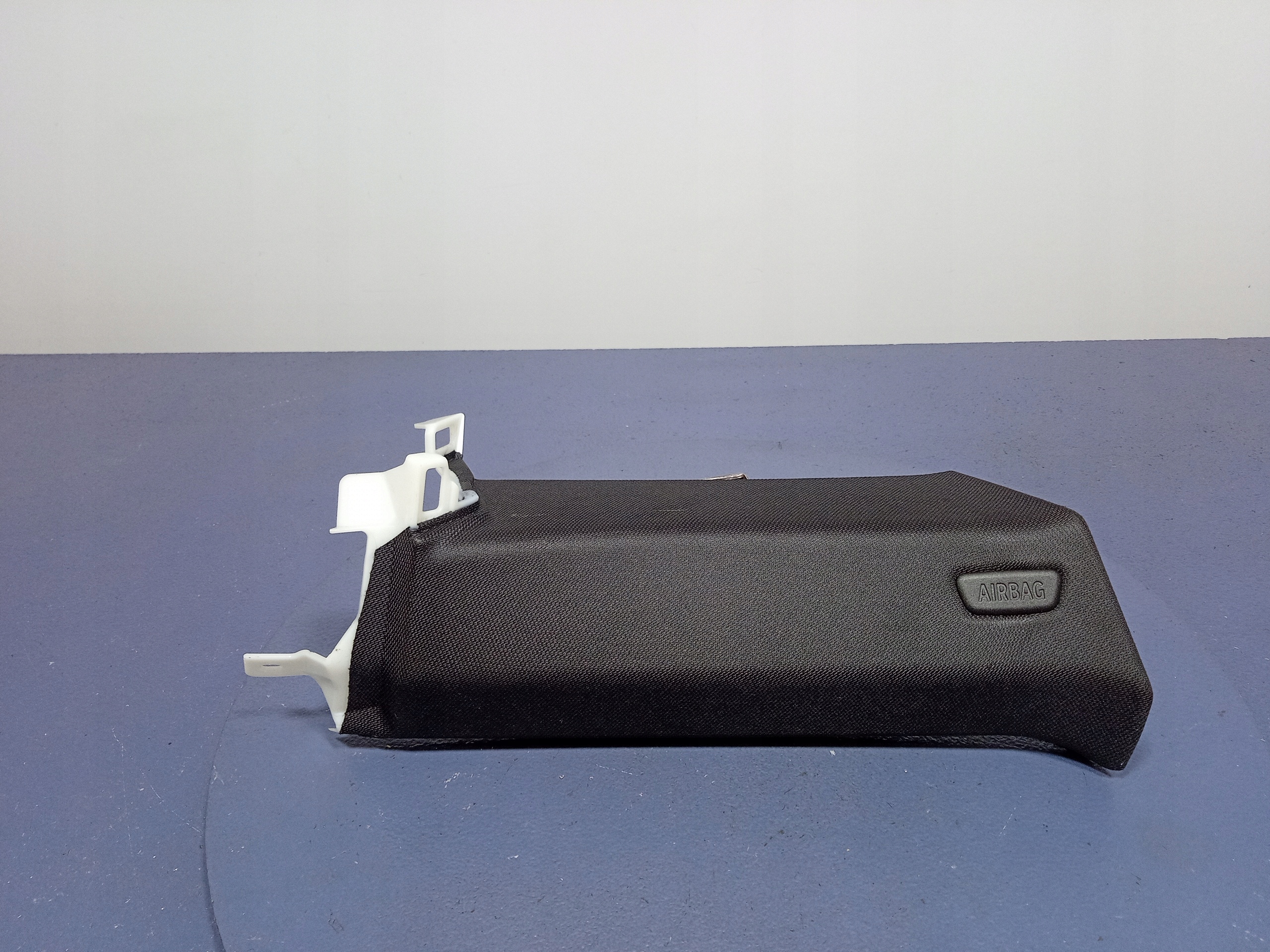 BMW IX I20 OSŁONA WNĘTRZA SŁUPEK LEWY TYŁ 7951739