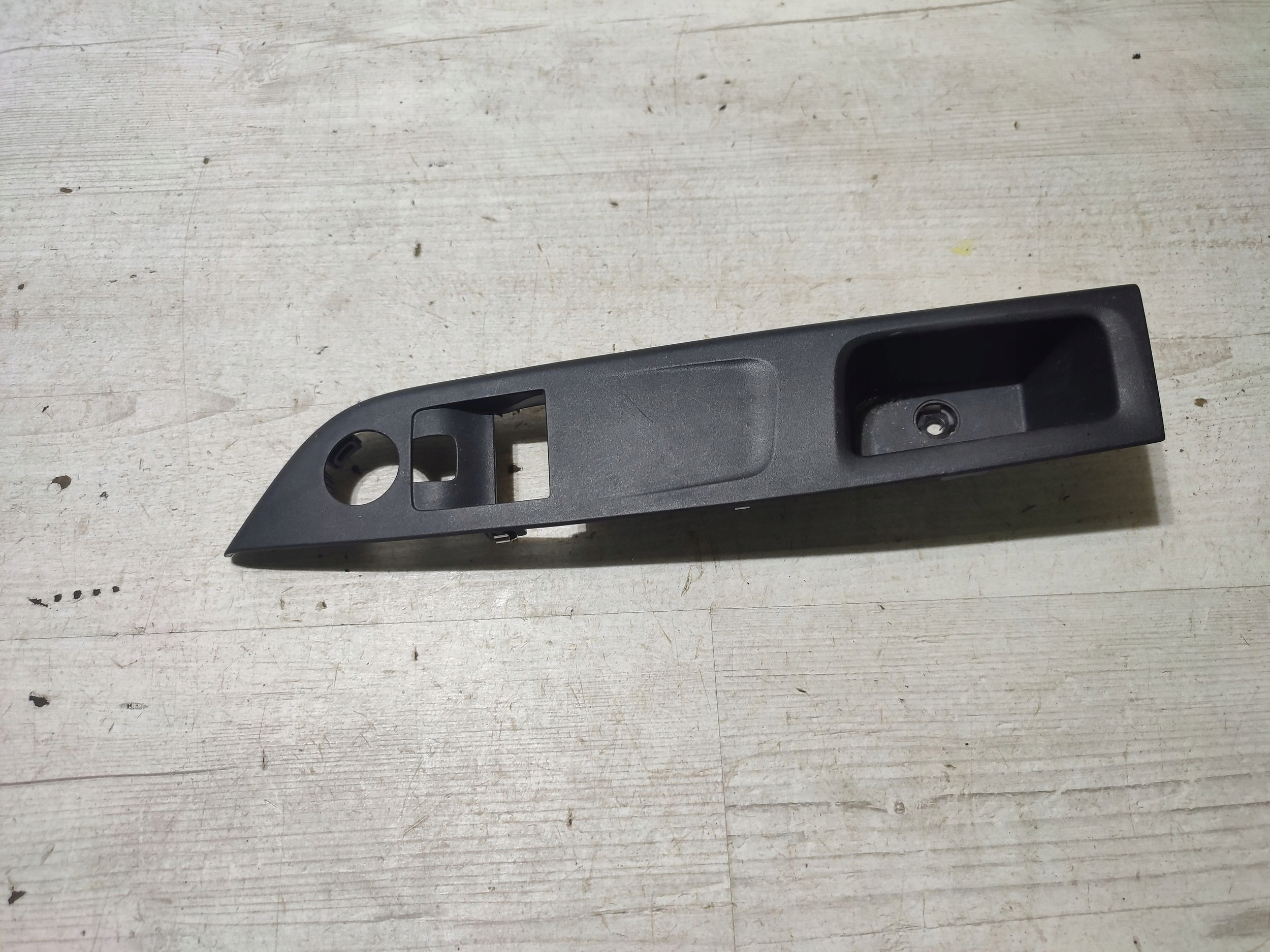 Opel Corsa F 2020 rear part side left frame controls of the window