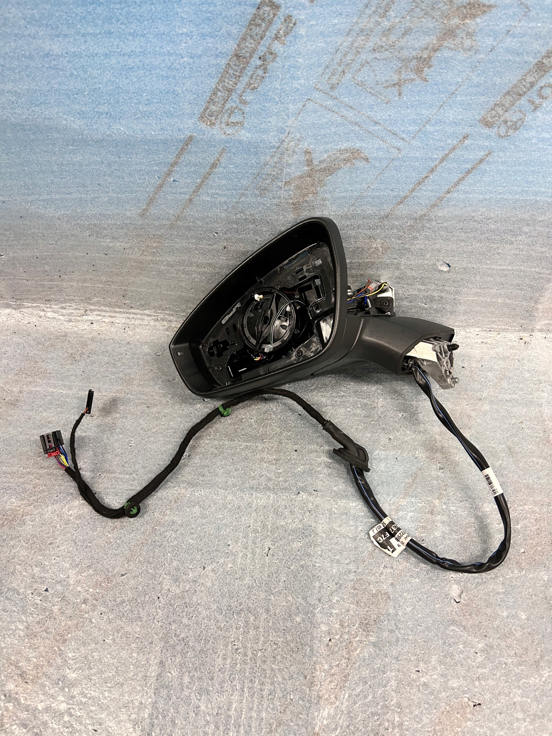 Левое зеркало SKODA ENYAQ 15 + 2 pin