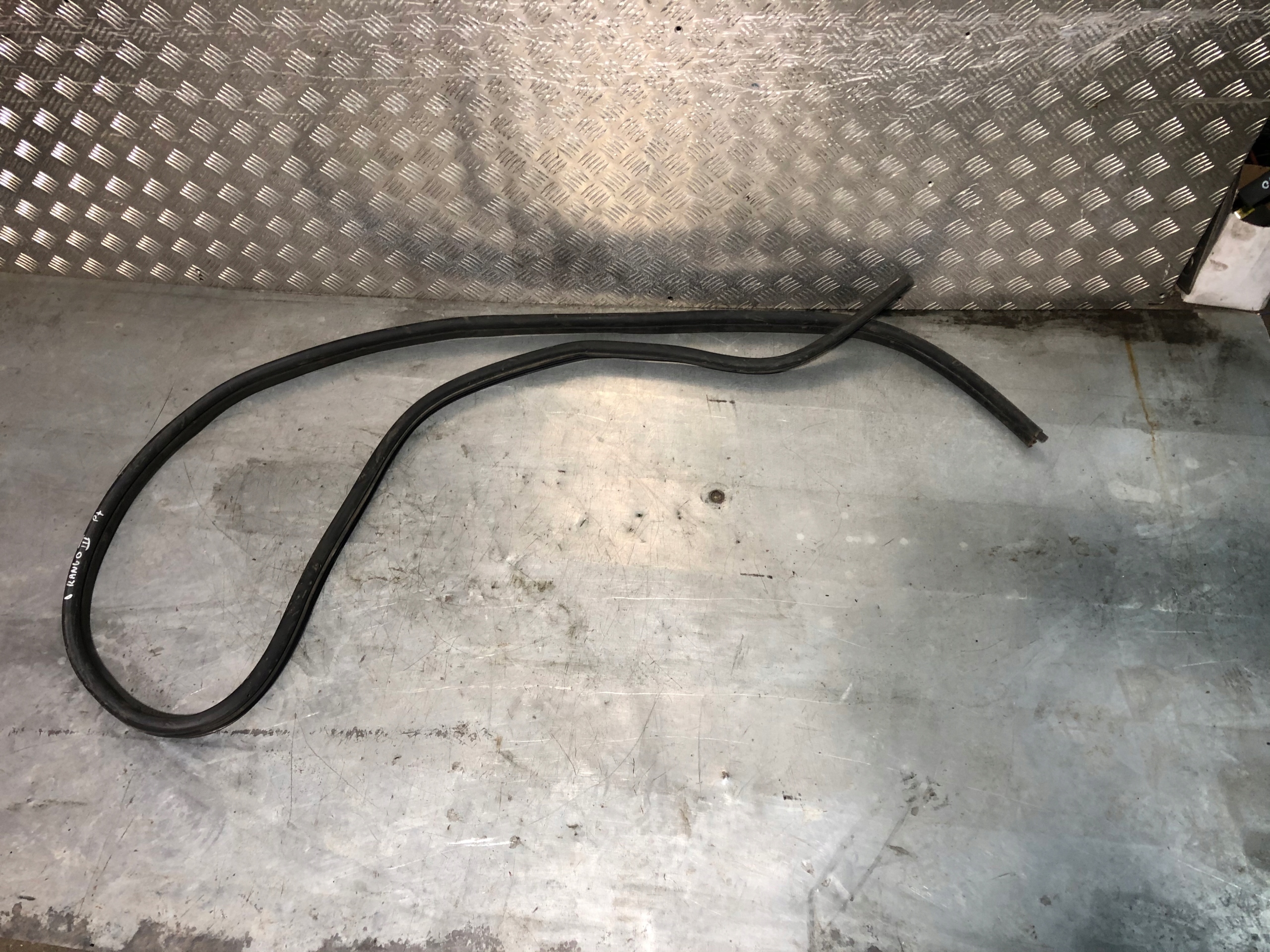 KANGOO III USZCZELKA DRZWI PRZESUWNYCH PRAWA TYŁ Numer katalogowy części 2465265265