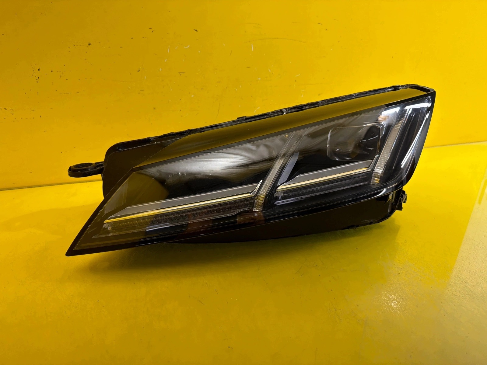 light front left Audi TT 8S Full Led 8S0941033F