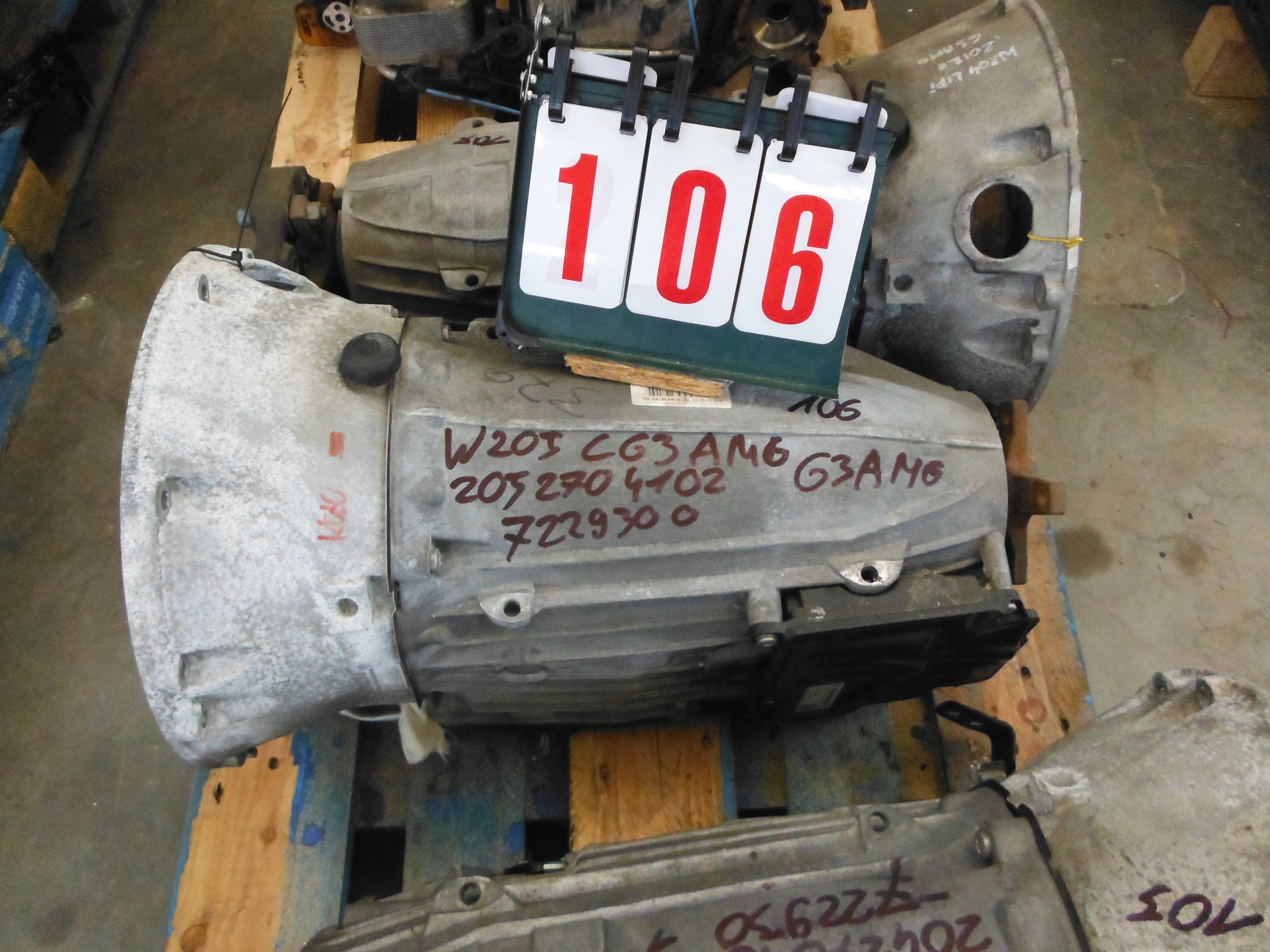 SKRZYNIA MERCEDES W205 C63 6.3 AMG 2052704102