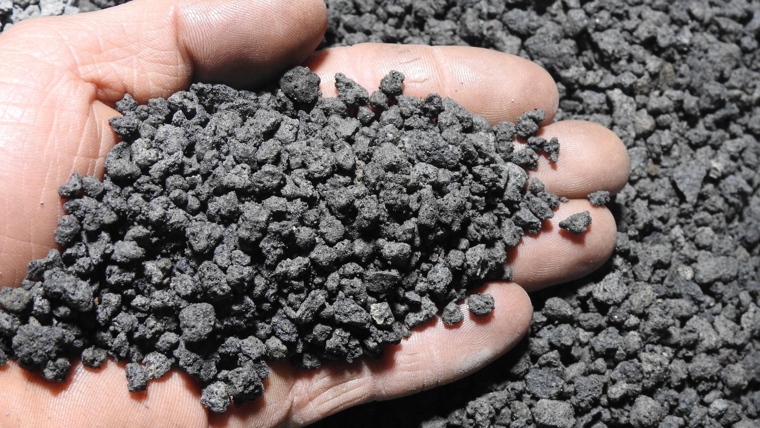 GRYS ŻWIR LAWA WULKANICZNA 2-8 mm CZARNA 10 kg