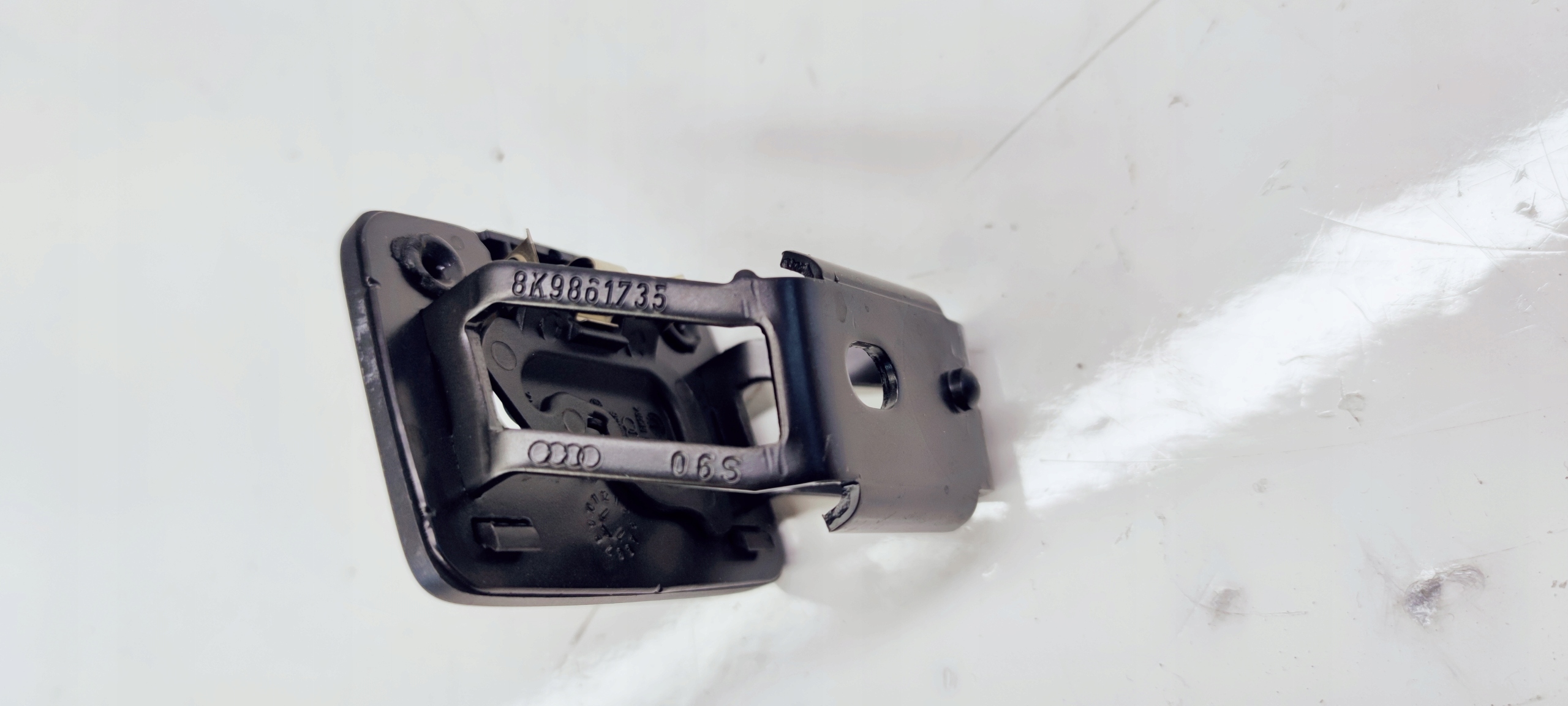 bracket holder ROLETY AUDI A4 B8 Q5 8K9861735