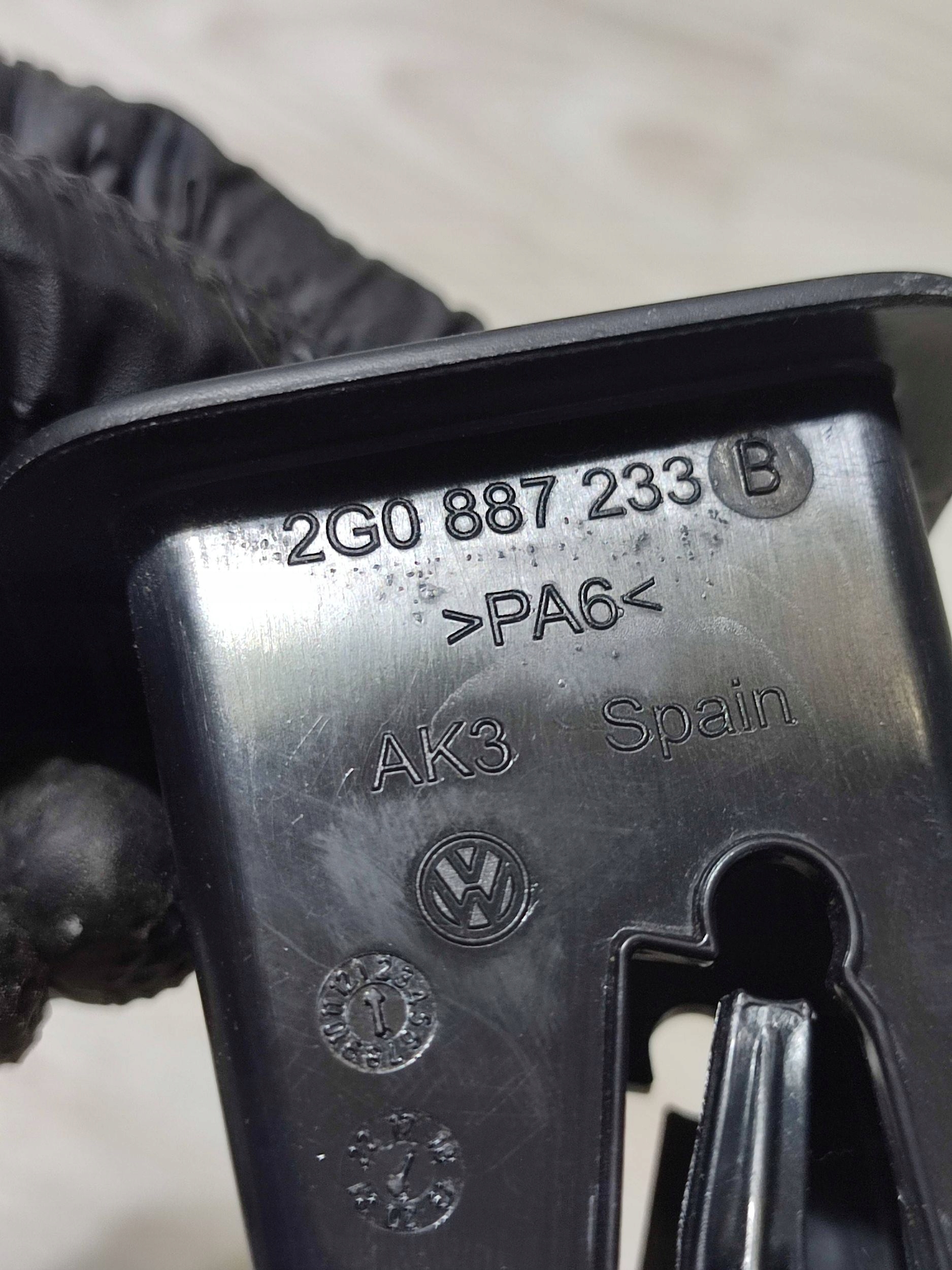 Skoda Scala 2020 cover / spoiler ISOFIX