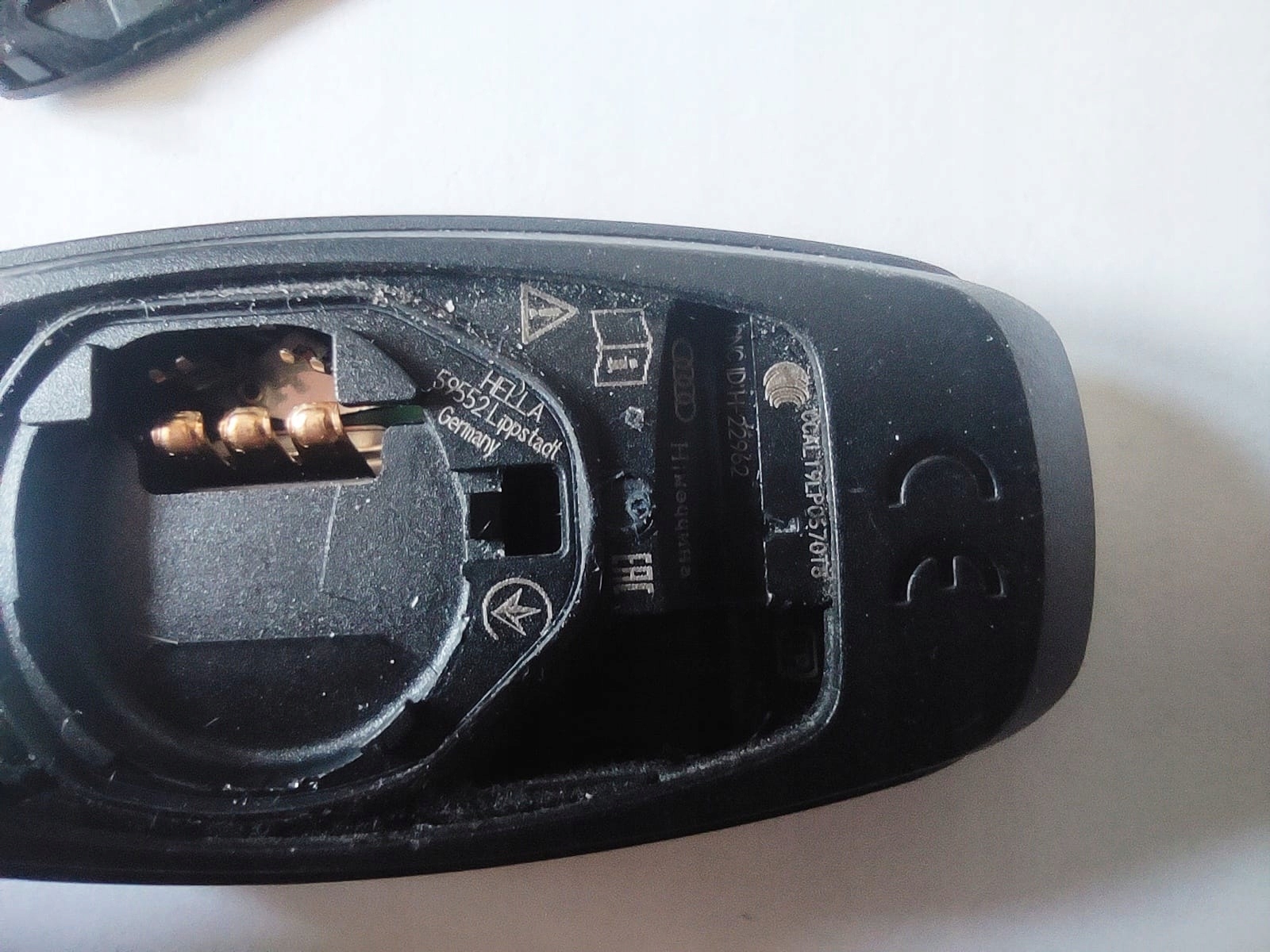 AUDI A3 8Y KLUCZYK PILOT KEYLESS 8Y0959754G 2020- Jakość części (zgodnie z GVO) O - oryginał z logo producenta pojazdu (OE)