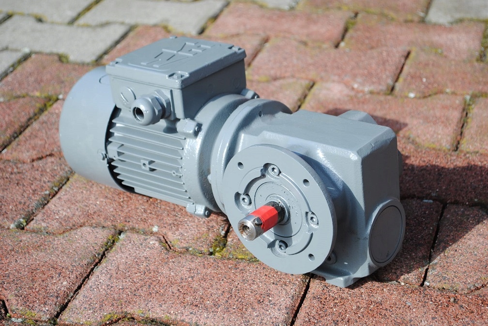 Motoreduktor kątowy 0.37kw 62obr. z hamulcem. SEW