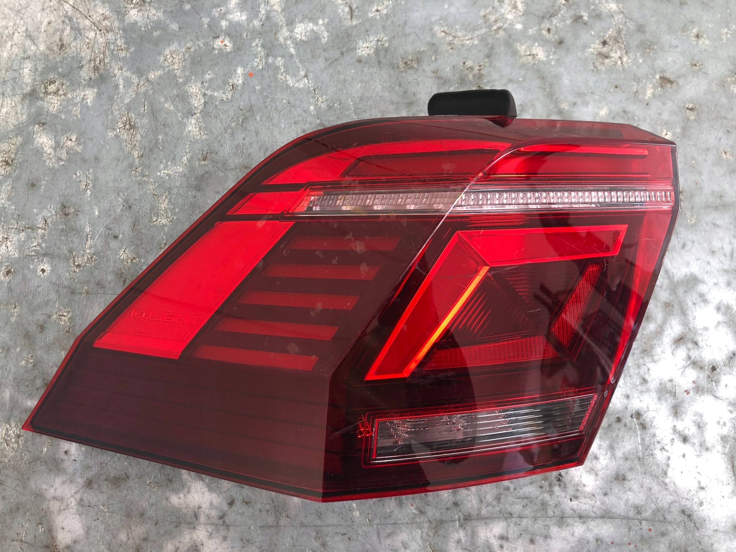 light left rear part VW TIGUAN II LIFT 5NA945207J