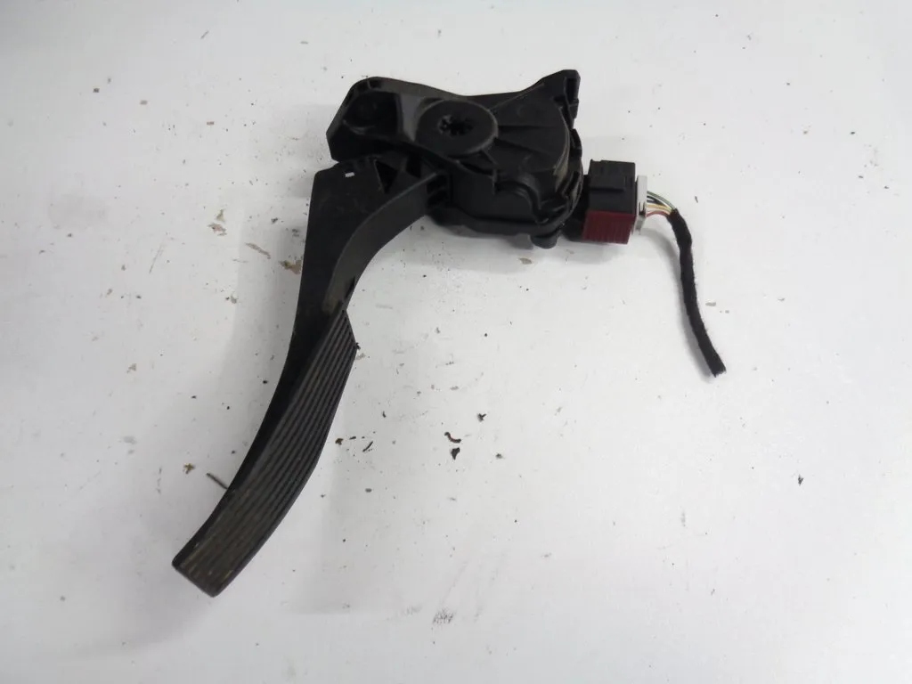 OPEL ASTRA J IV accelerator pedal 1.7 2.0 CDTI