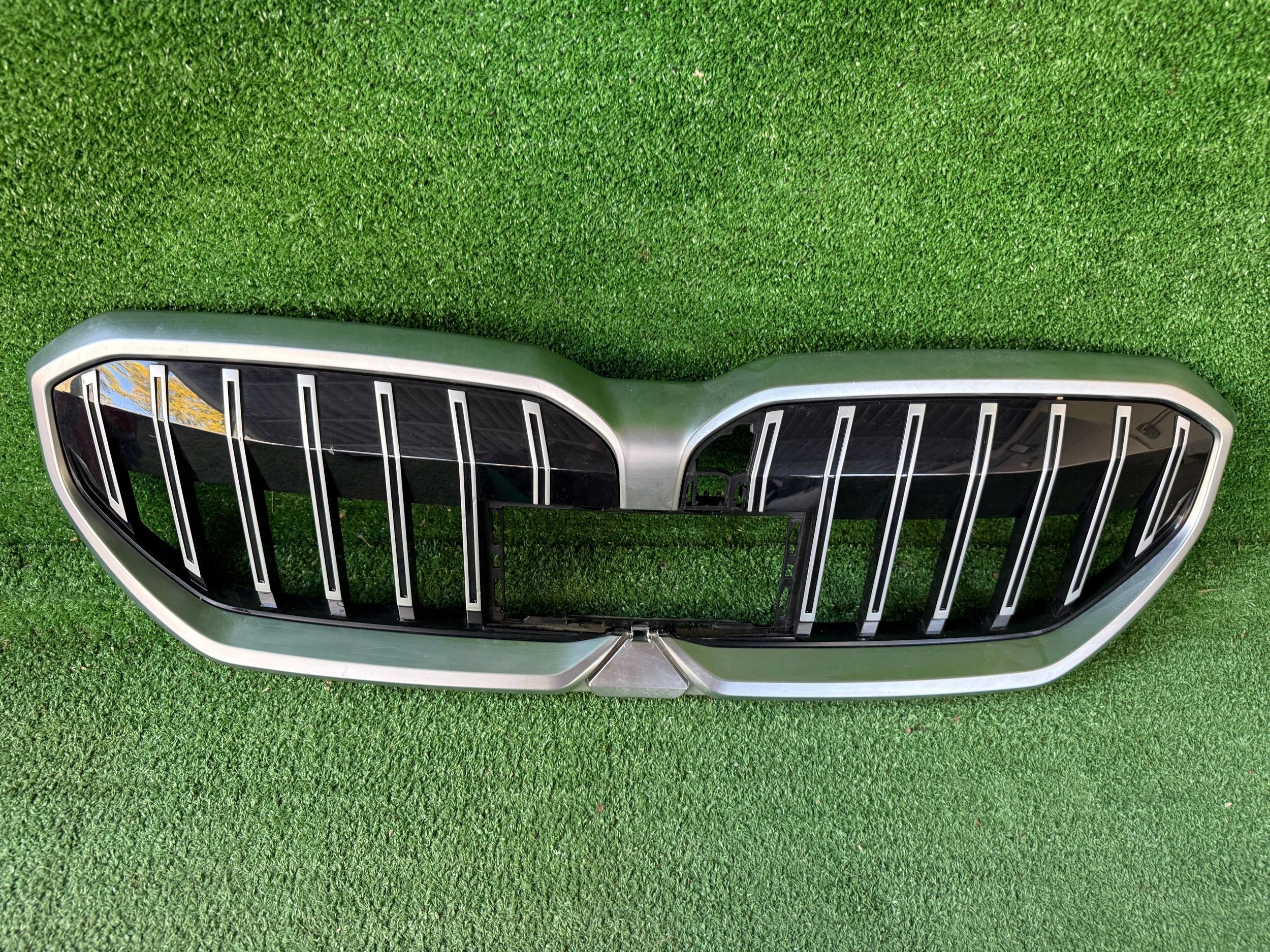 Bmw 5 G60 G61 Grille de couverture 511318517811