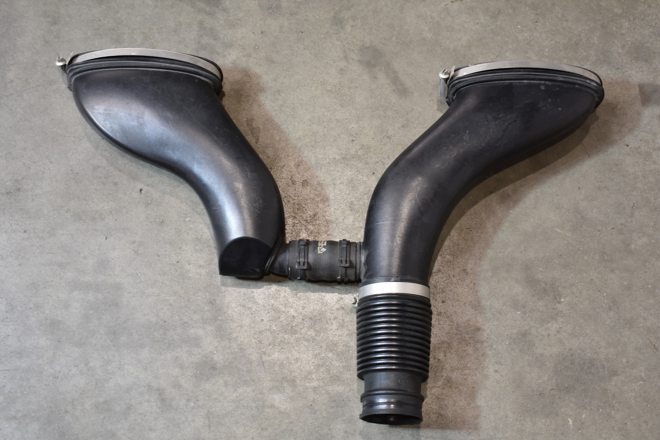 IDEALNY drain intake air hose PORSCHE PANAMERA 971 1
