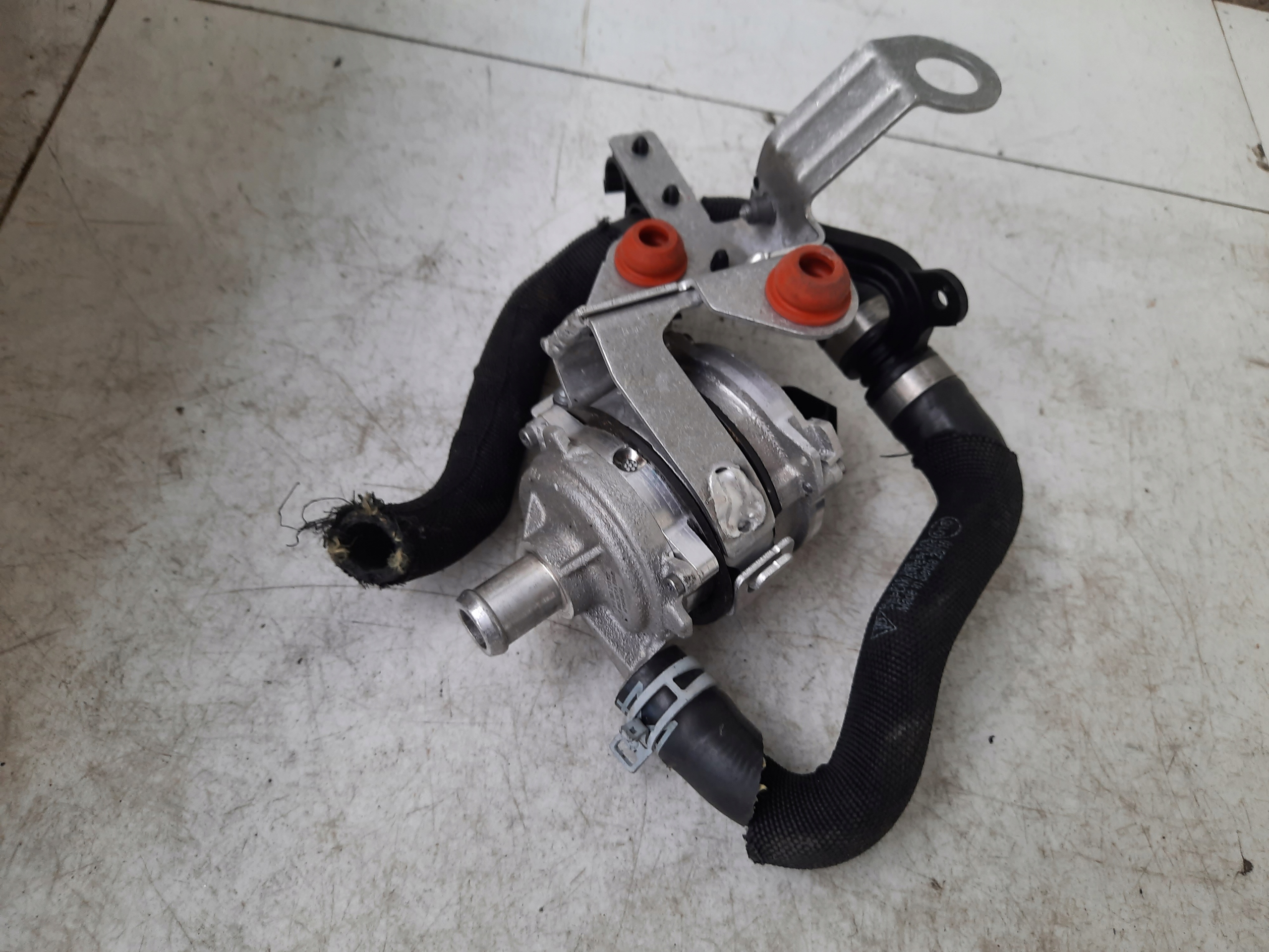 PORSCHE TAYCAN ДОПОЛНИТЕЛЬНЫЙ ВОДЯНОЙ НАСОС 9J1965567A