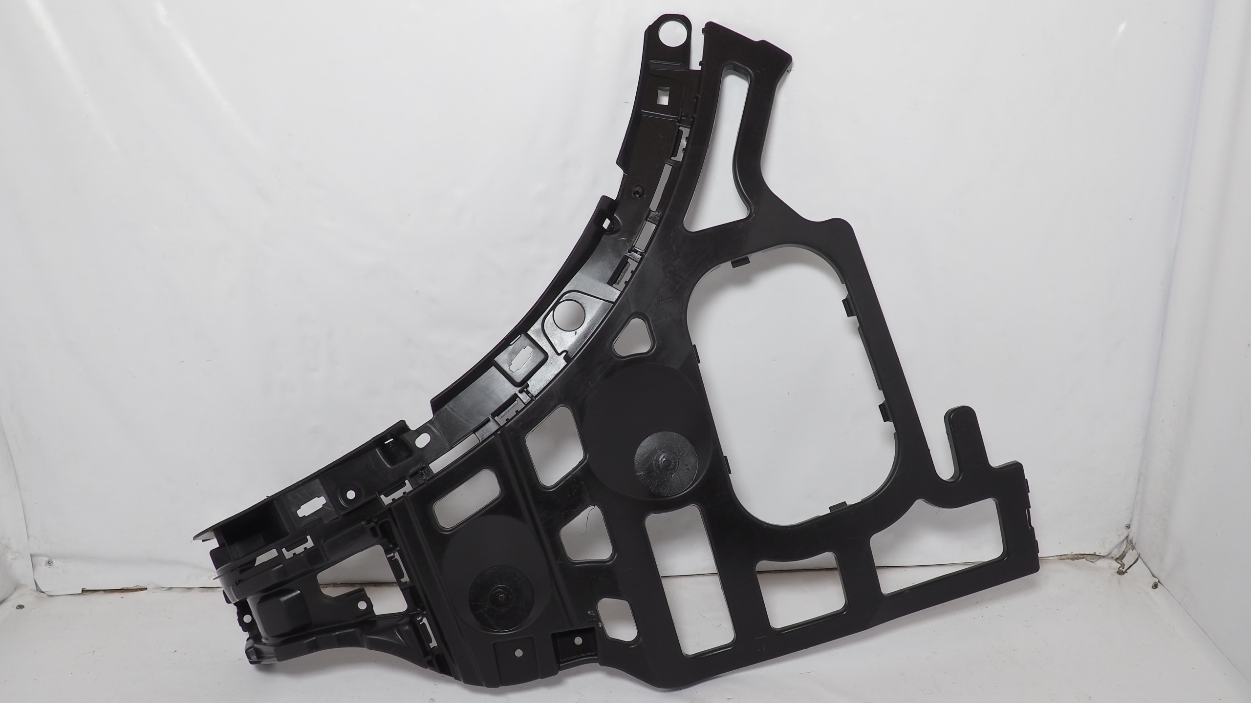 Porsche Cayenne bumper bracket left rear part 7P5807377A