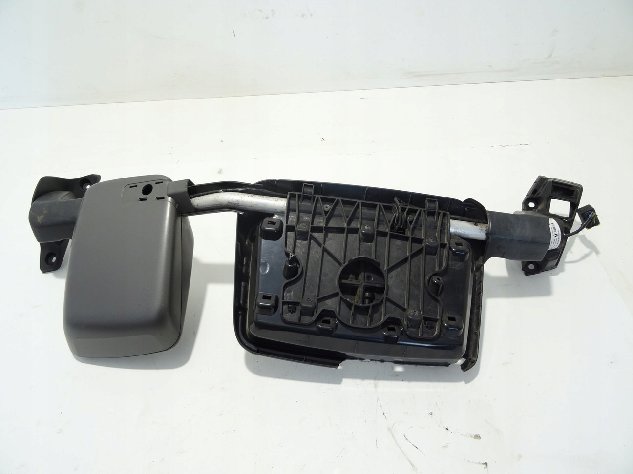 LUSTERKO PRAWE RENAULT T 13-22 84188482 Kolor czarny