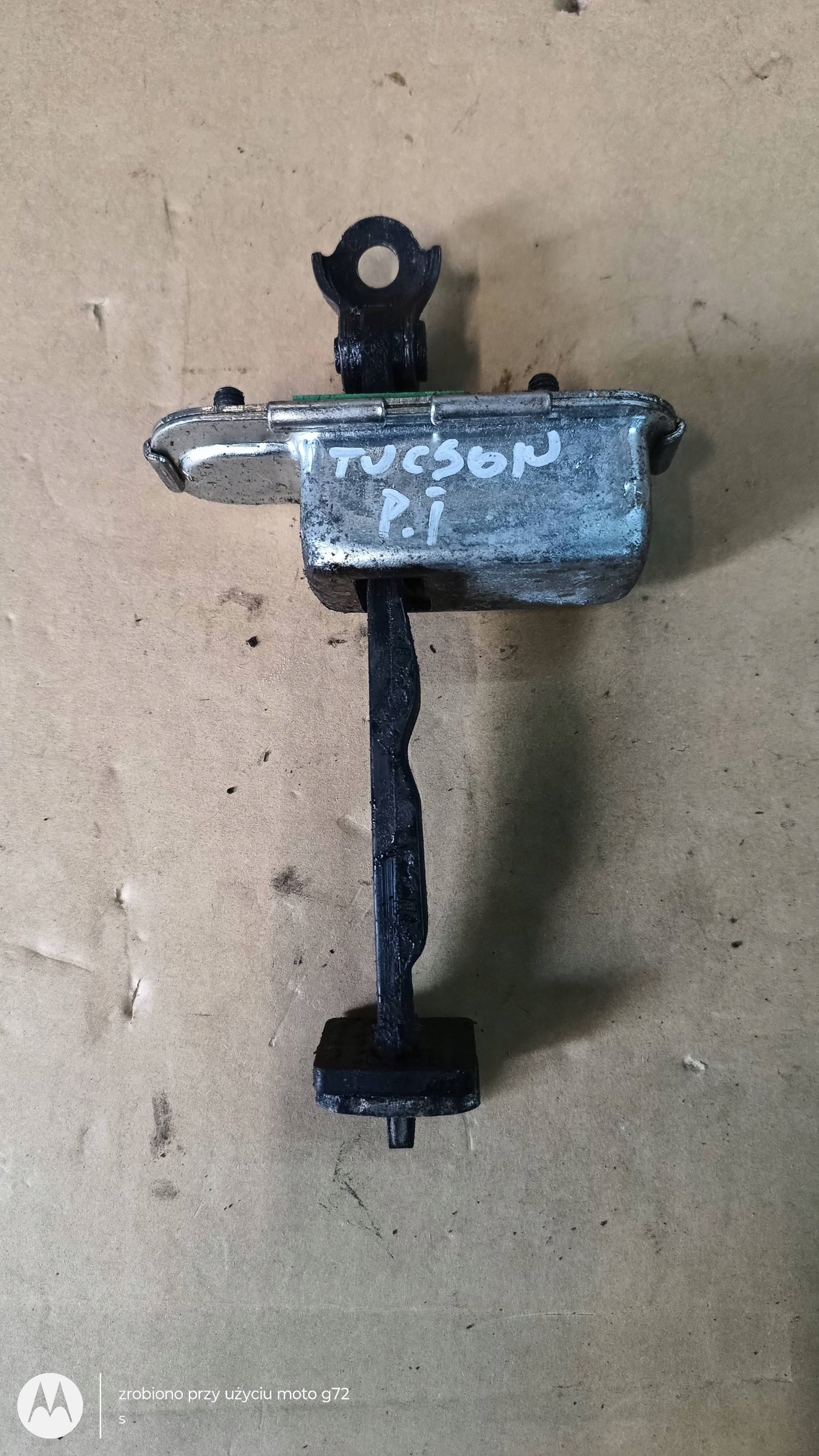 HYUNDAI TUCSON limiter door right rear part 2015R