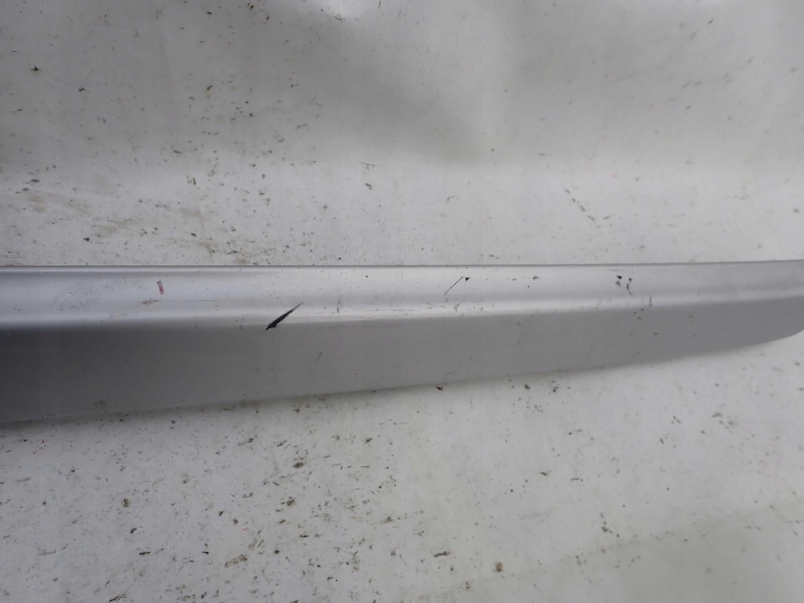 MERCEDES E-class W210 moulding cap bonnet rear part