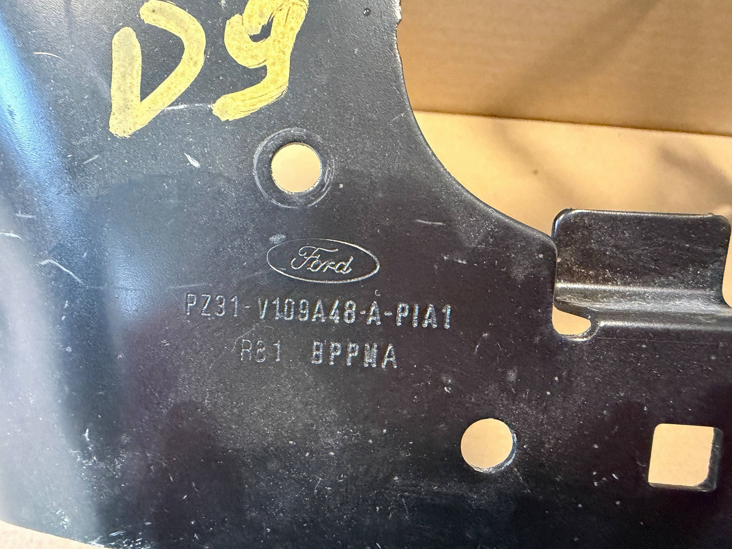 FORD TRANSIT CUSTOM 23- console adapter MONTAZOWE PZ31-V109A48-A
