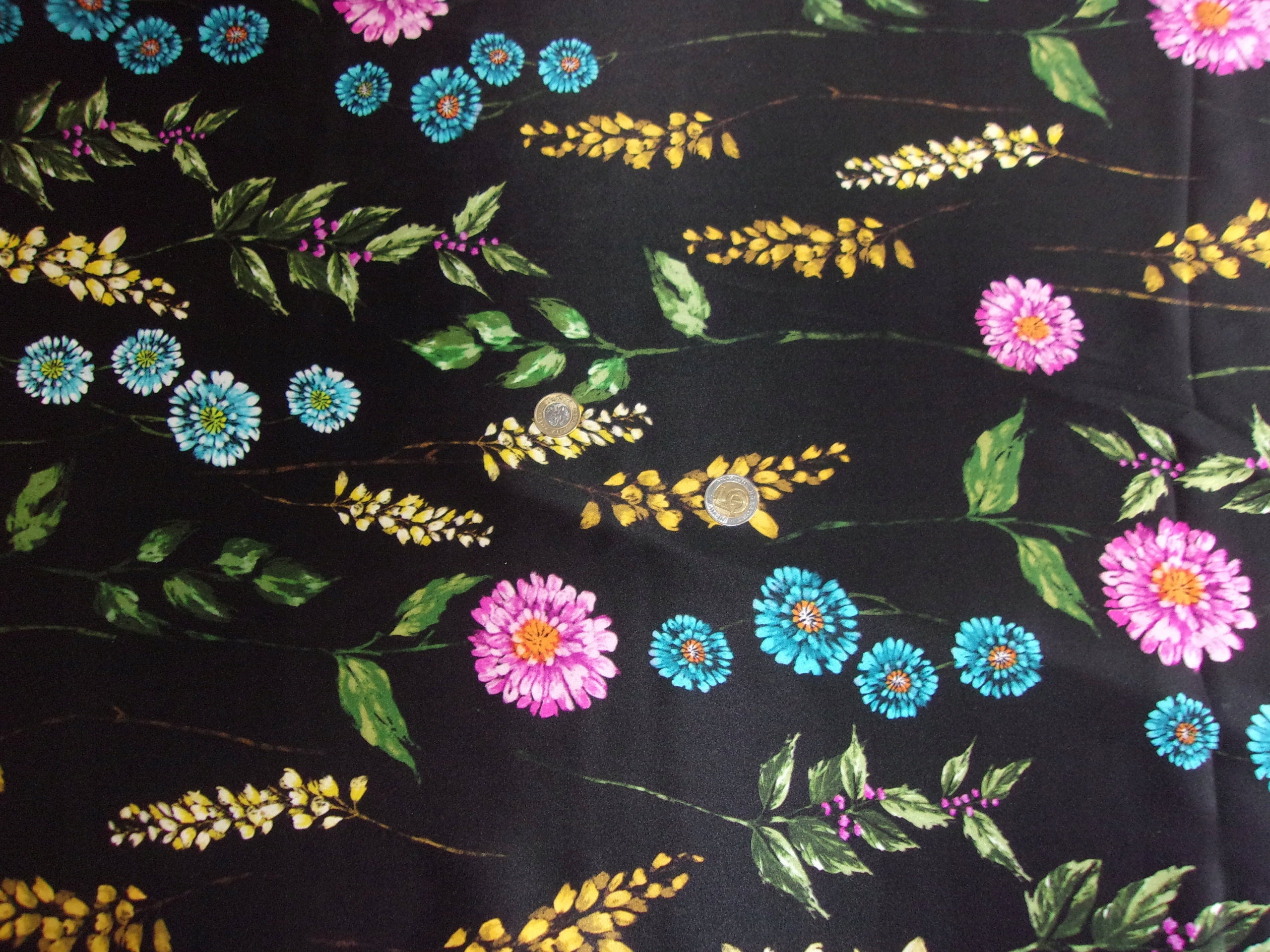 italský hedvábný satén s přídavkem elastanu květy