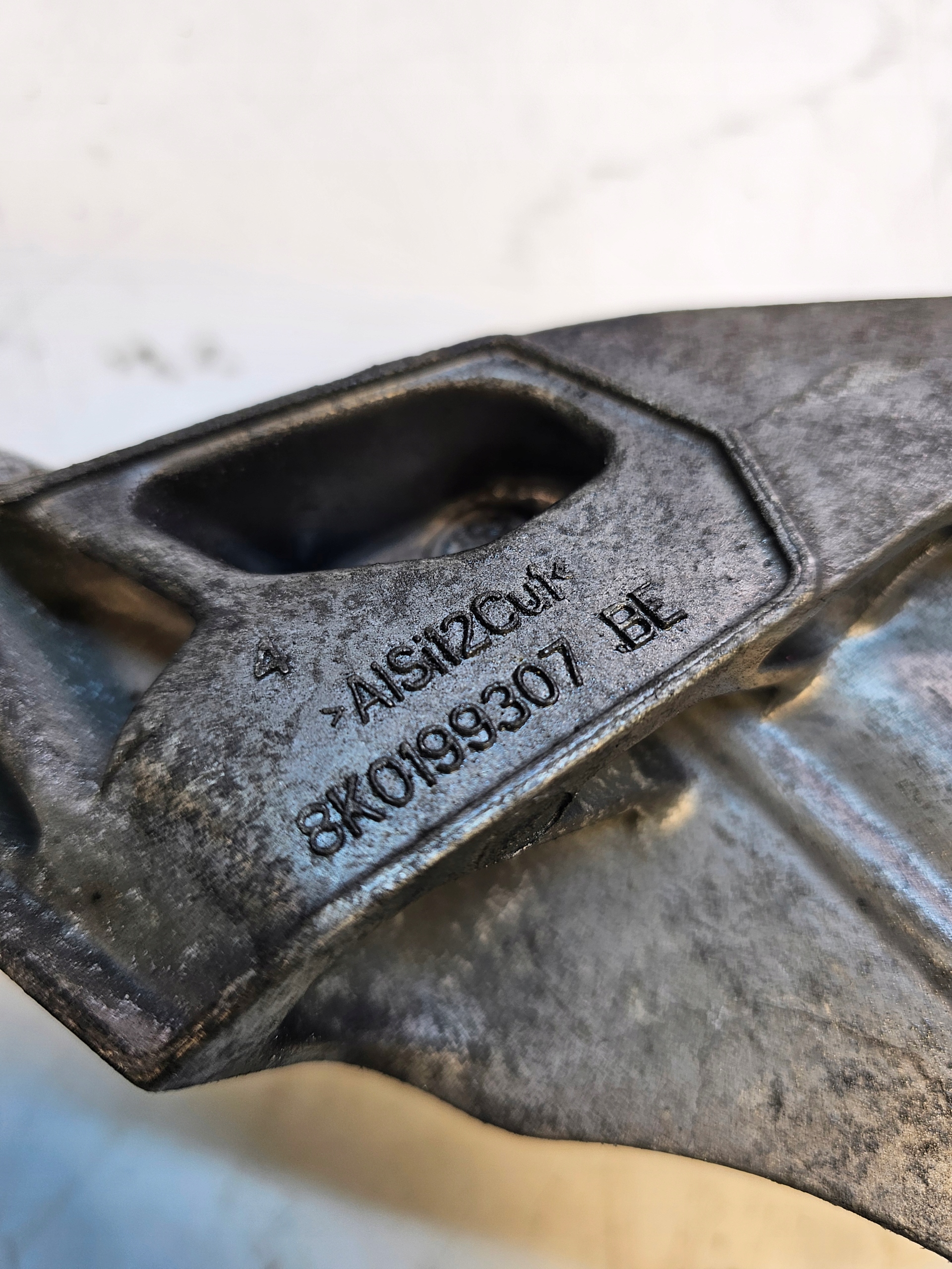 engine mount left AUDI A4 B8 A5 8T Q5 8K0199307BE