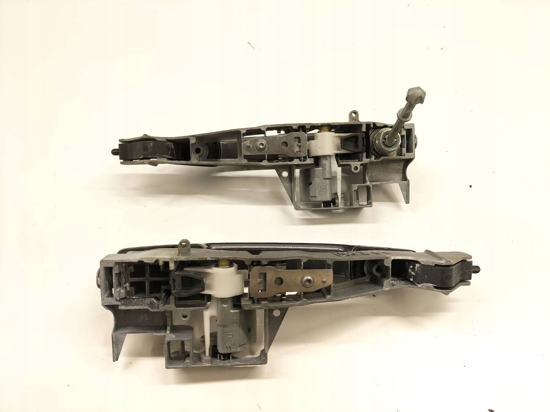handle exterior left right front KOMPLET KTPD Peugeot 3008 and (2009-2016)